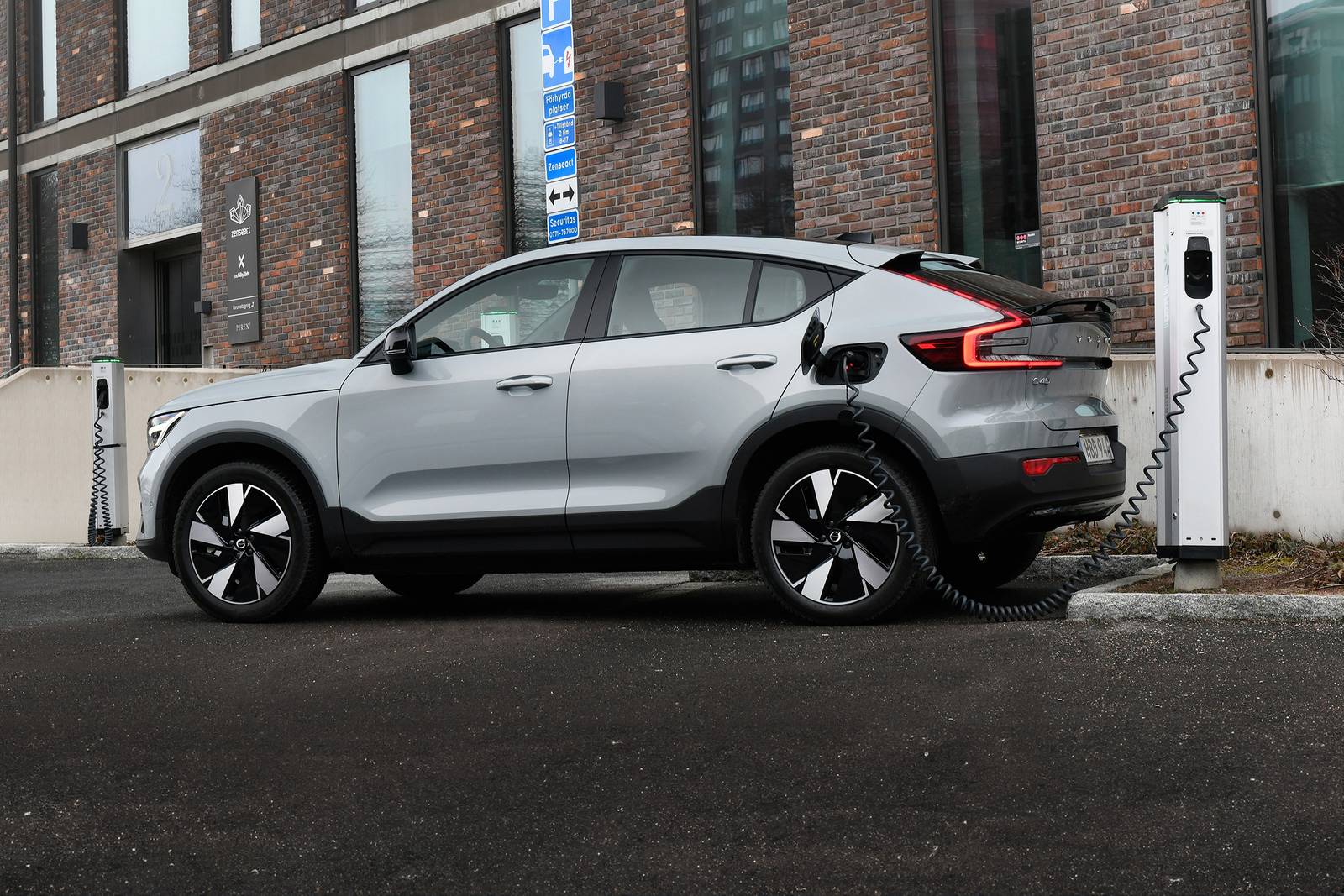 2024 Volvo C40 Recharge exterior LIFE1