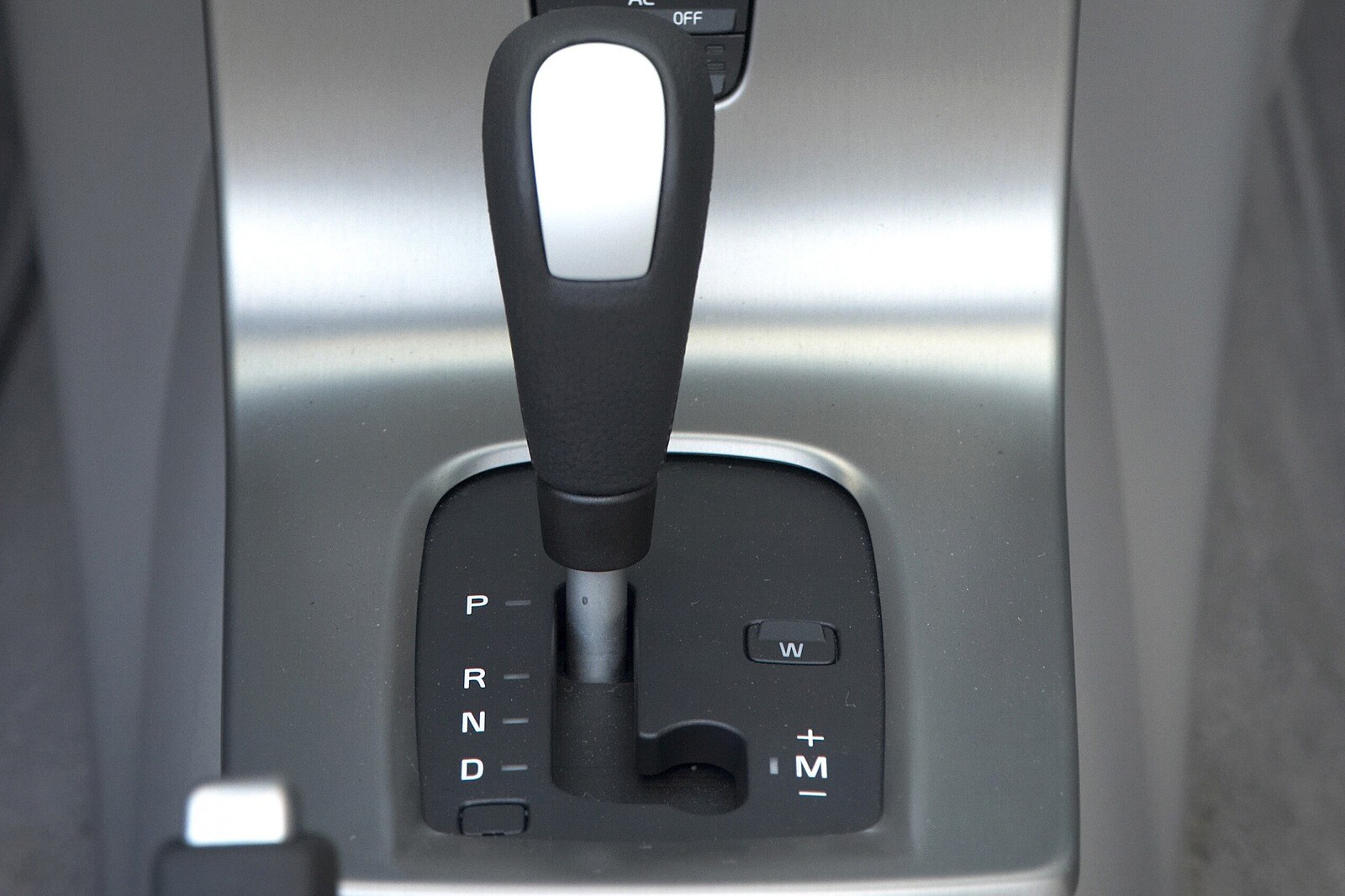 2007 Volvo C70 interior SHF