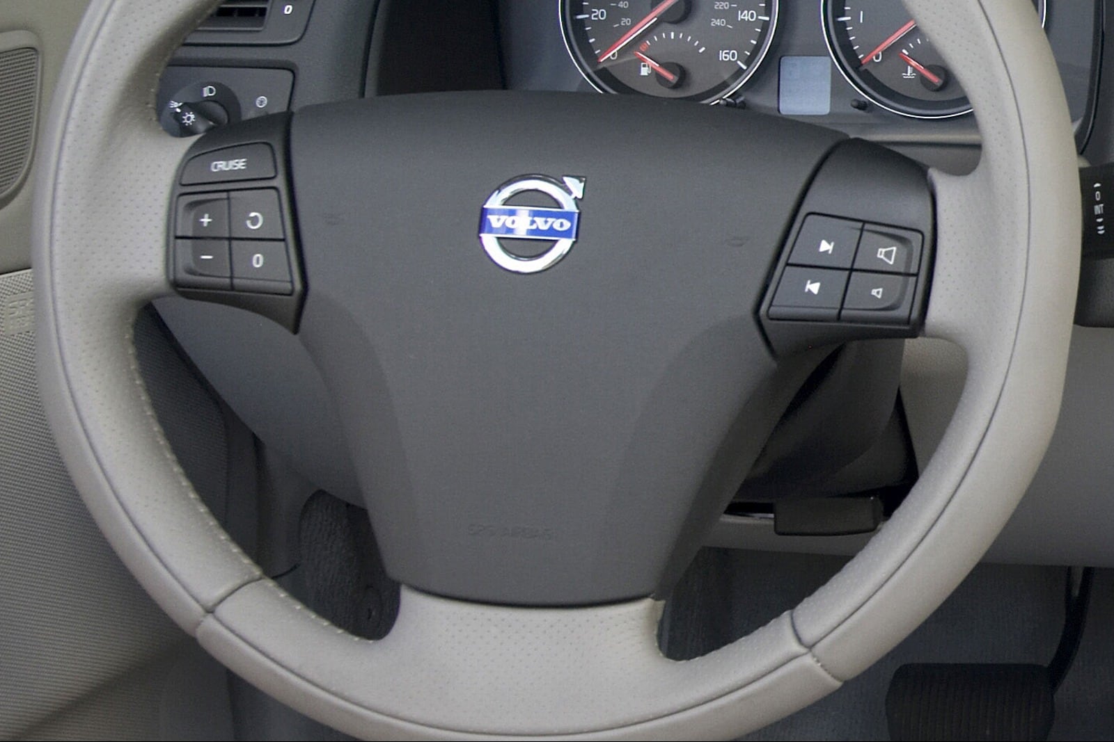 2008 Volvo C70 interior AUXCTRL