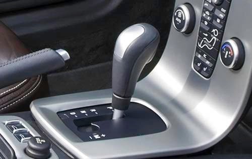 2010 Volvo C70 interior CC