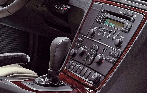2006 Volvo S60 interior CC