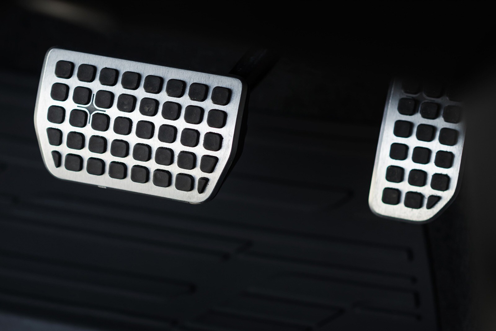 2017 Volvo S60 front safety DETAIL