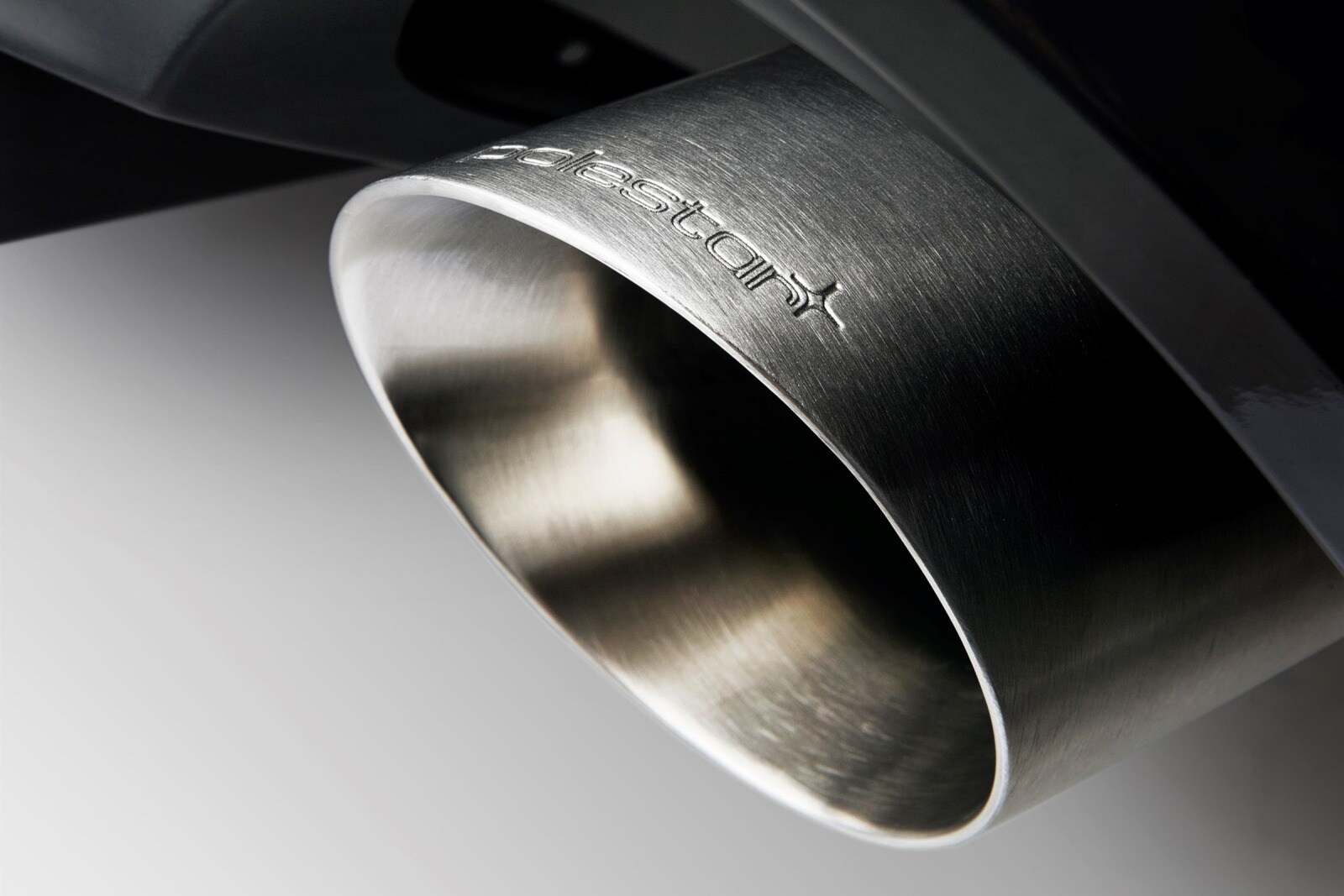 2018 Volvo S60 front safety EDETAIL