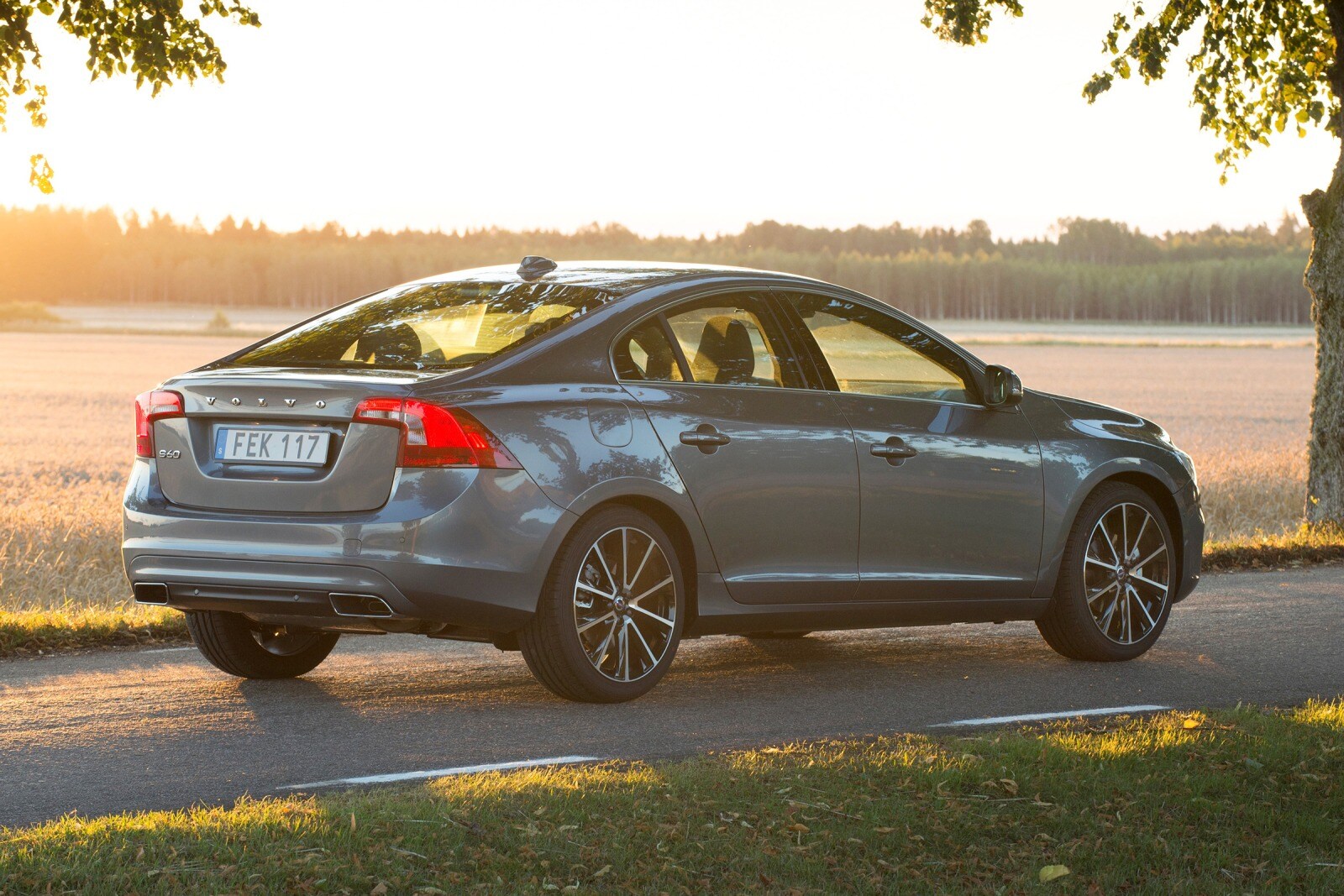 2018 Volvo S60 exterior FQ