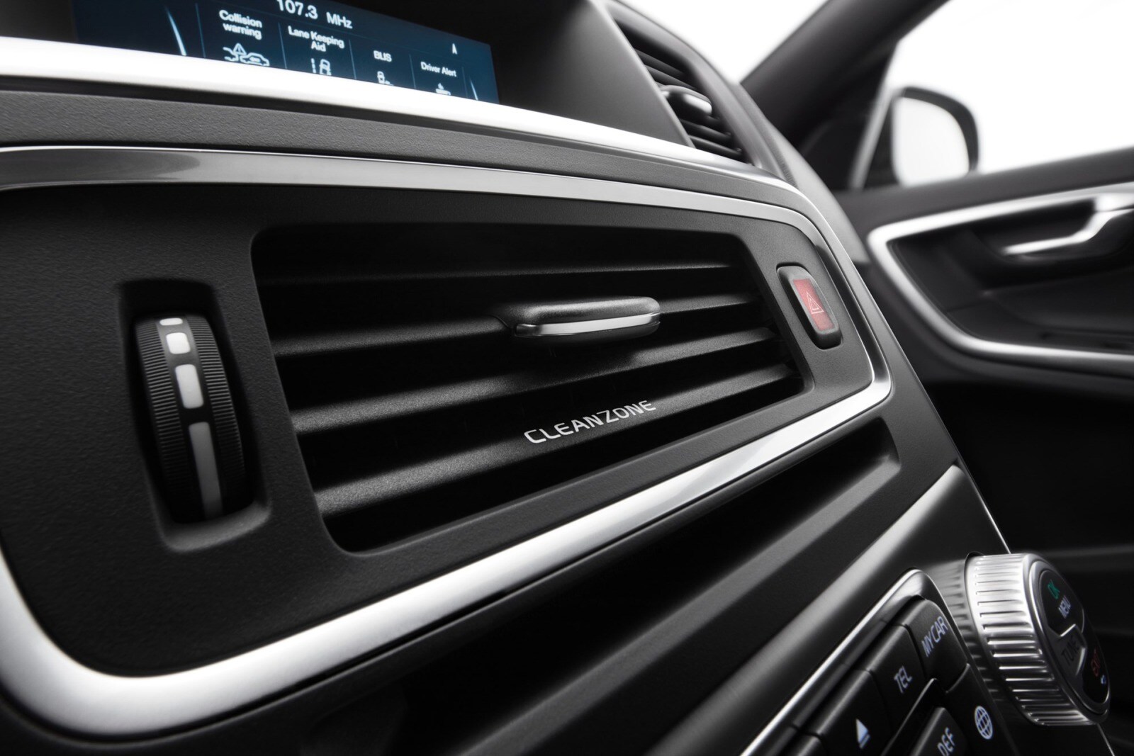 2018 Volvo S60 front safety DETAIL