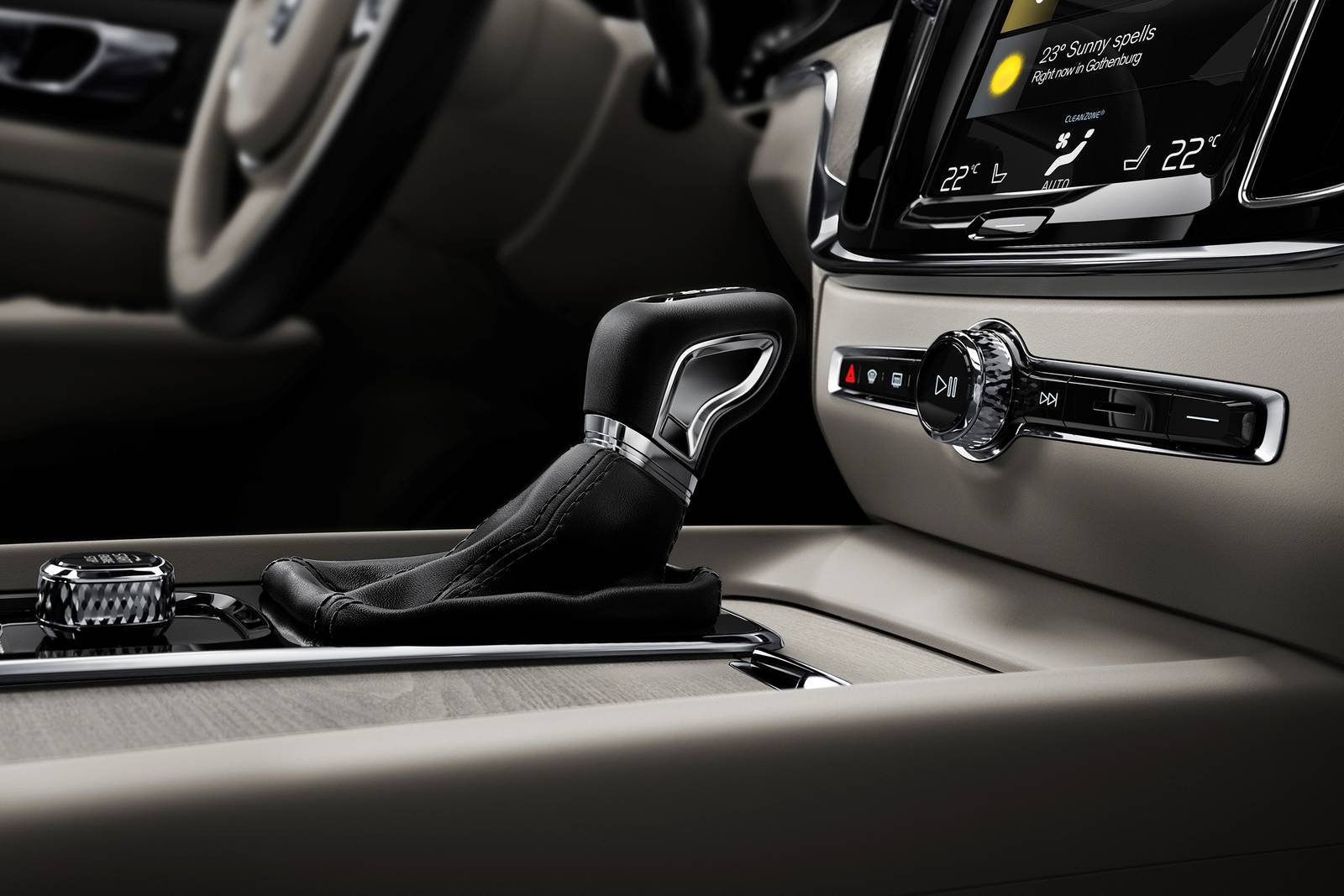 2019 Volvo S60 interior SHF