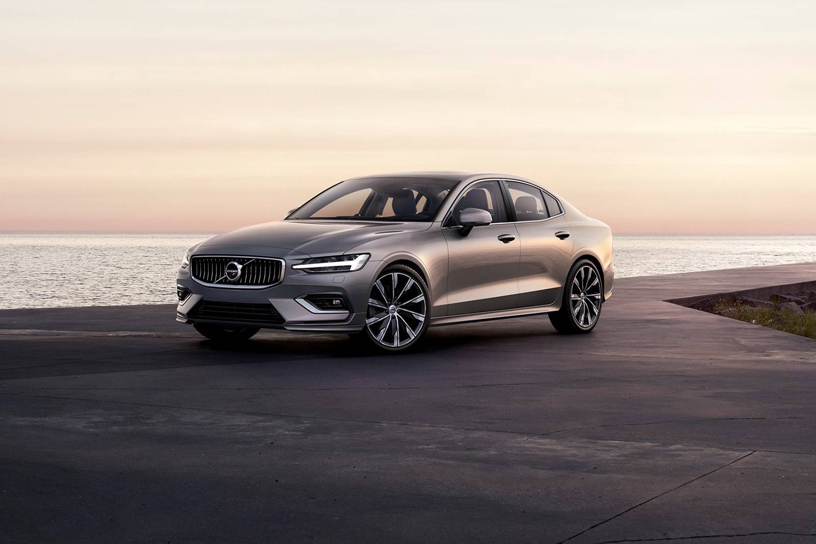 2019 Volvo S60 exterior FQ
