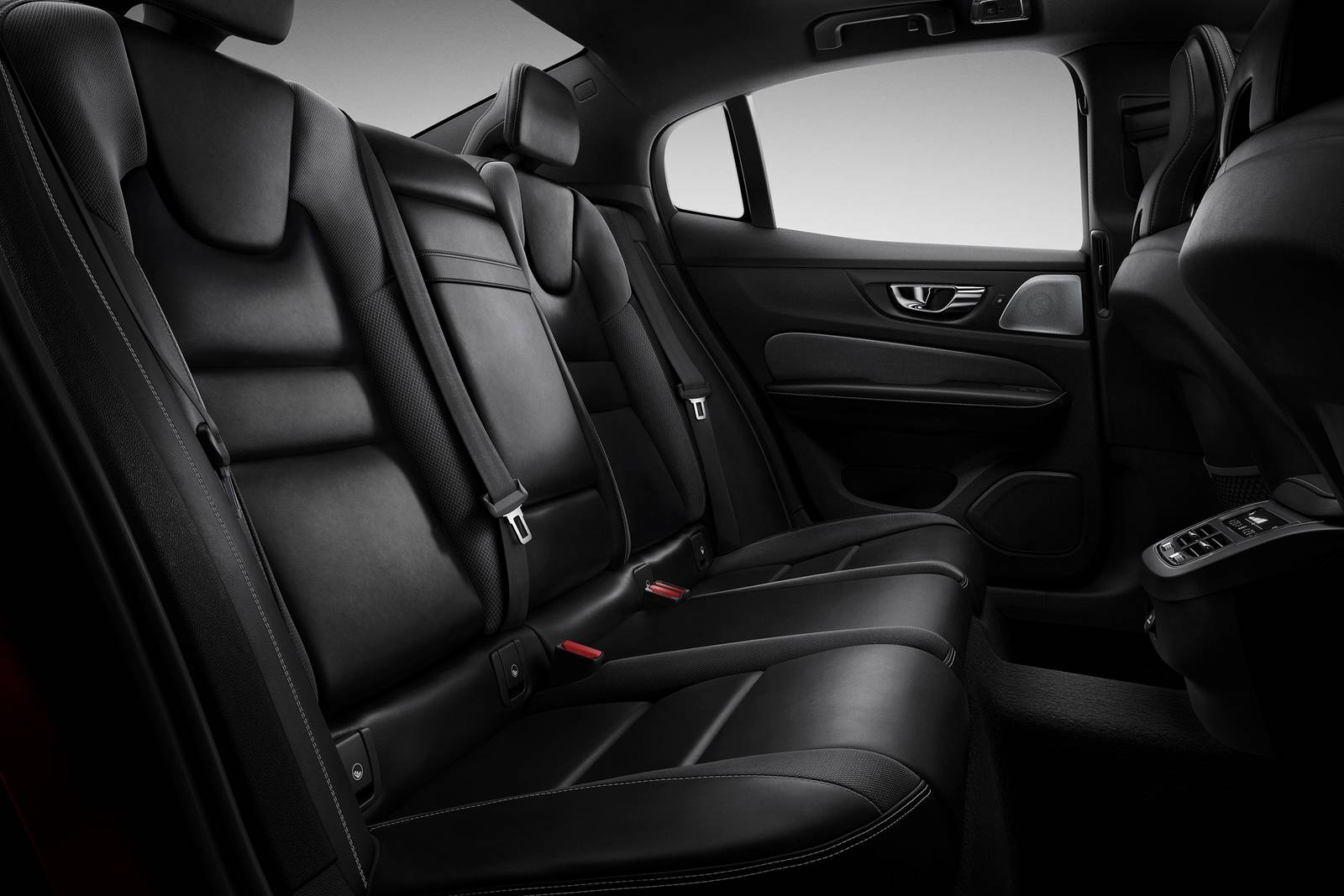 2019 Volvo S60 interior RI