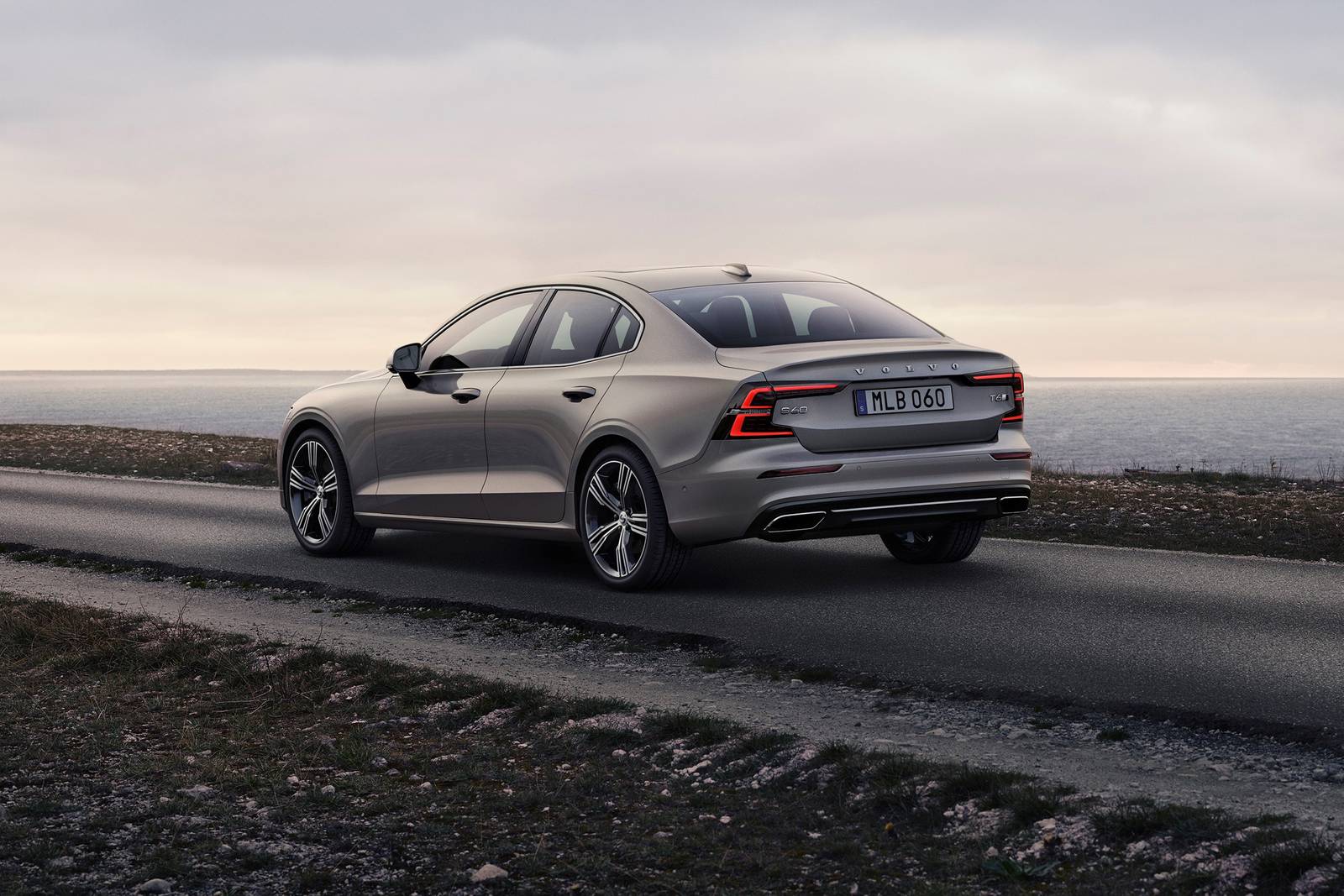 2021 Volvo S60 exterior FQ