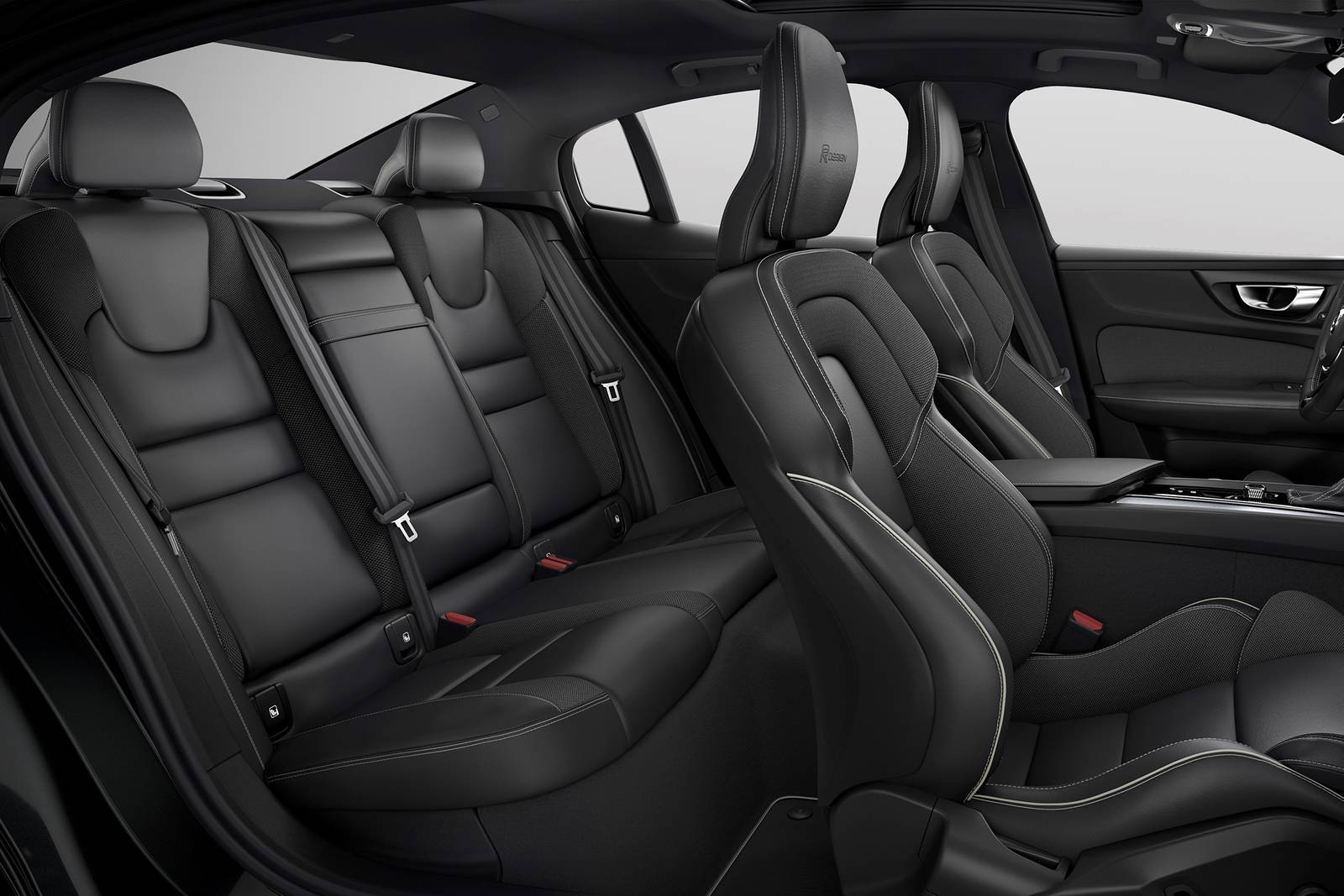 2022 Volvo S60 interior RI