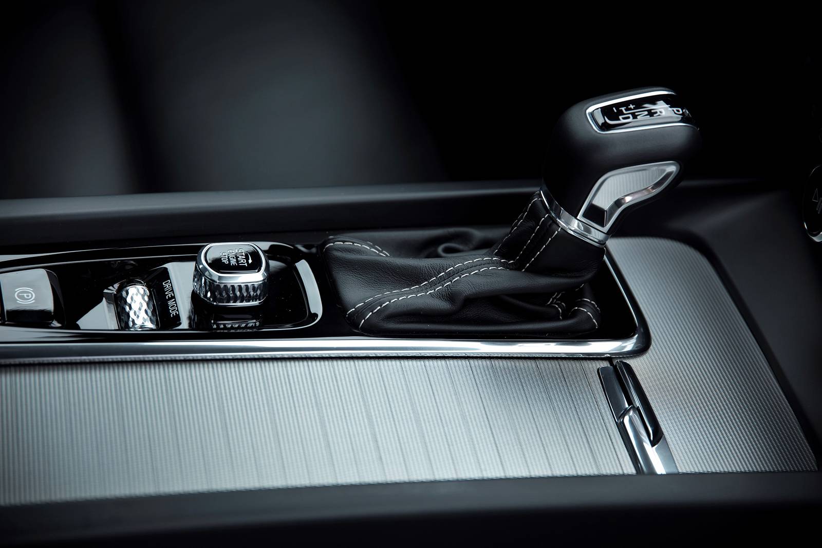 2022 Volvo S60 interior SHF