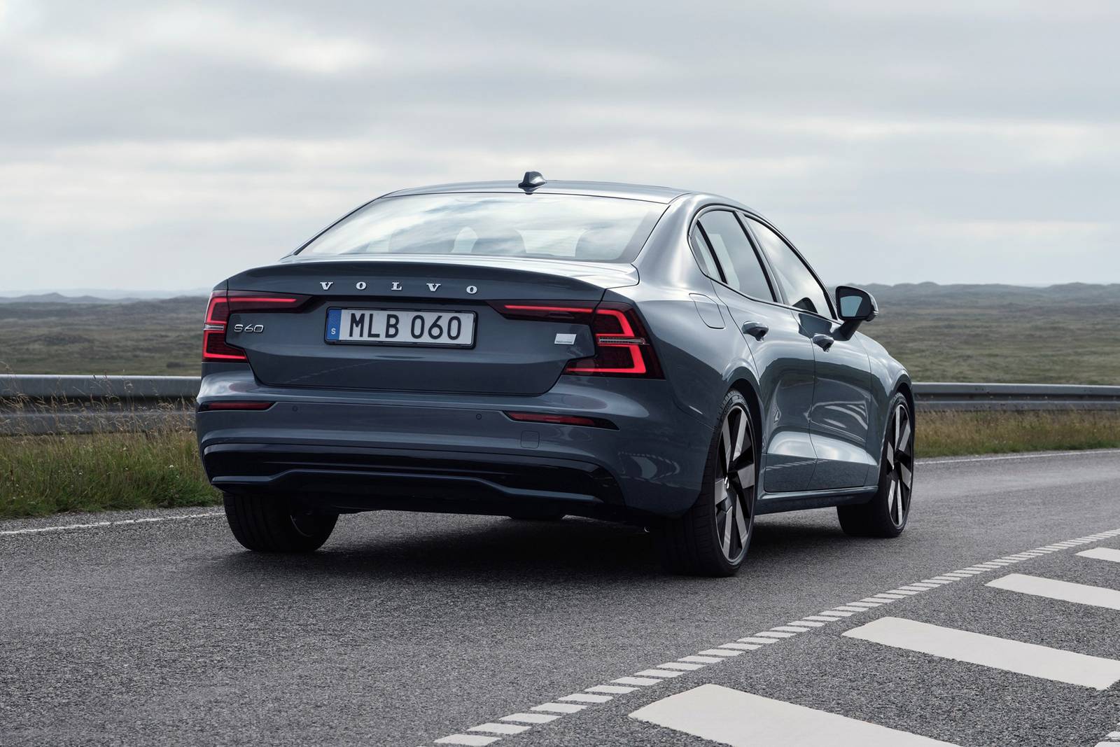 2025 Volvo S60 exterior F