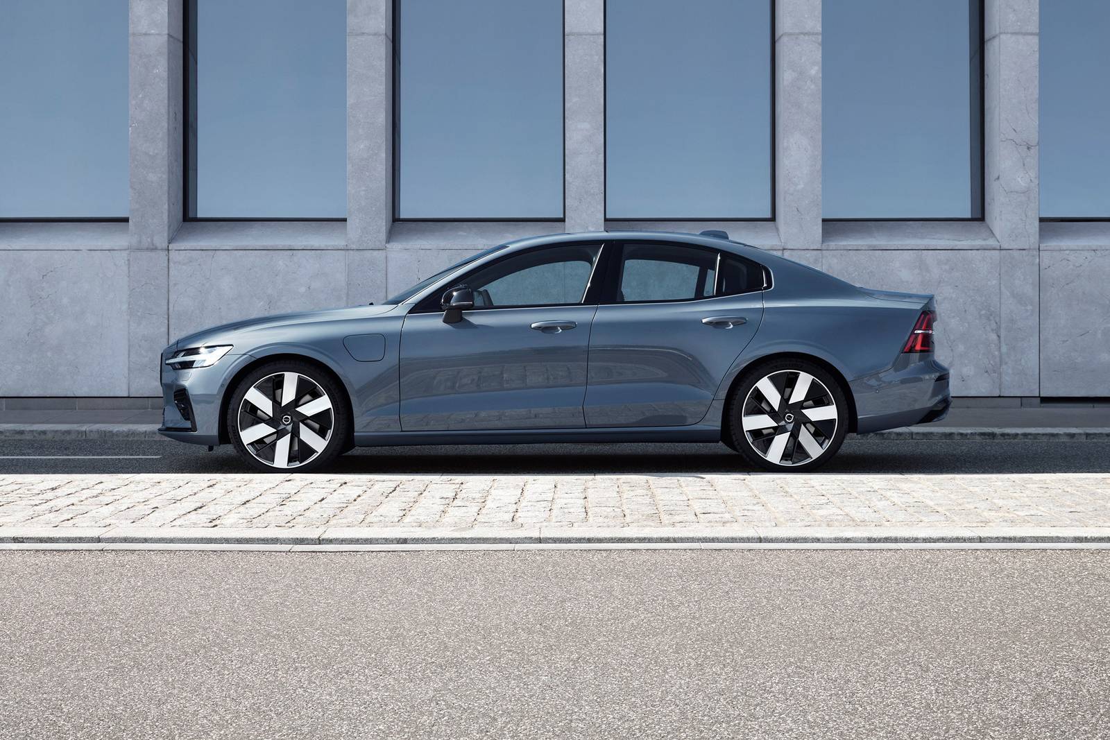 2025 Volvo S60 exterior S
