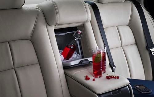 2009 Volvo S80 interior RI