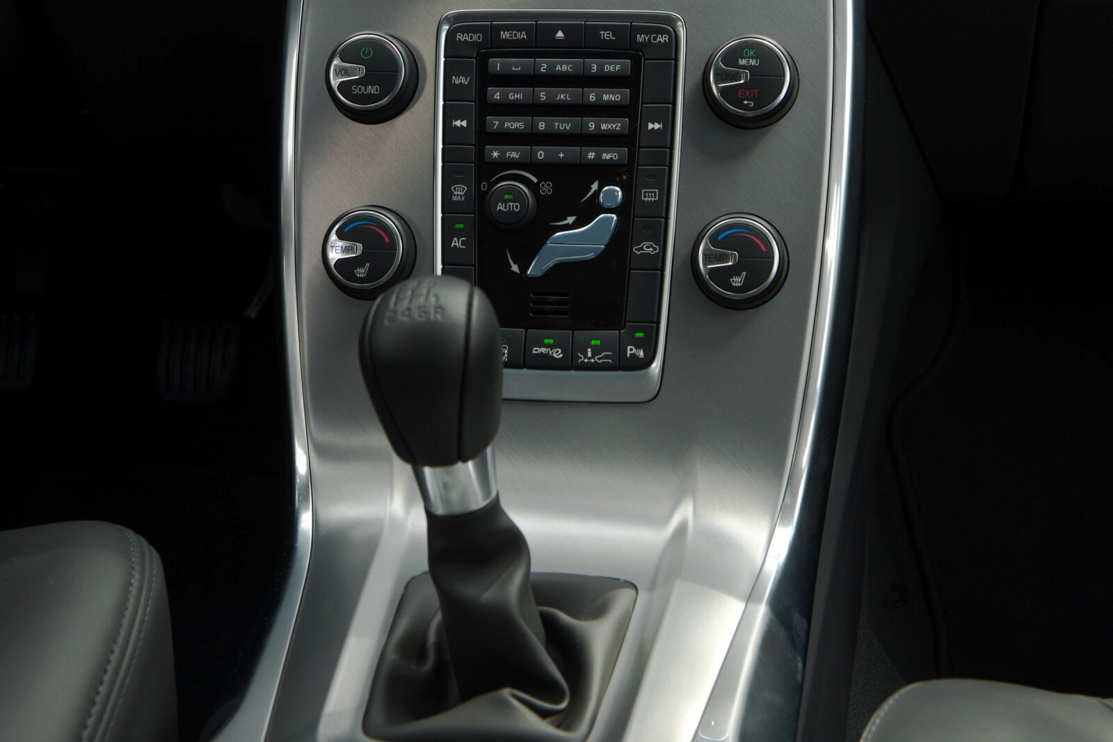 2013 Volvo S80 interior CC