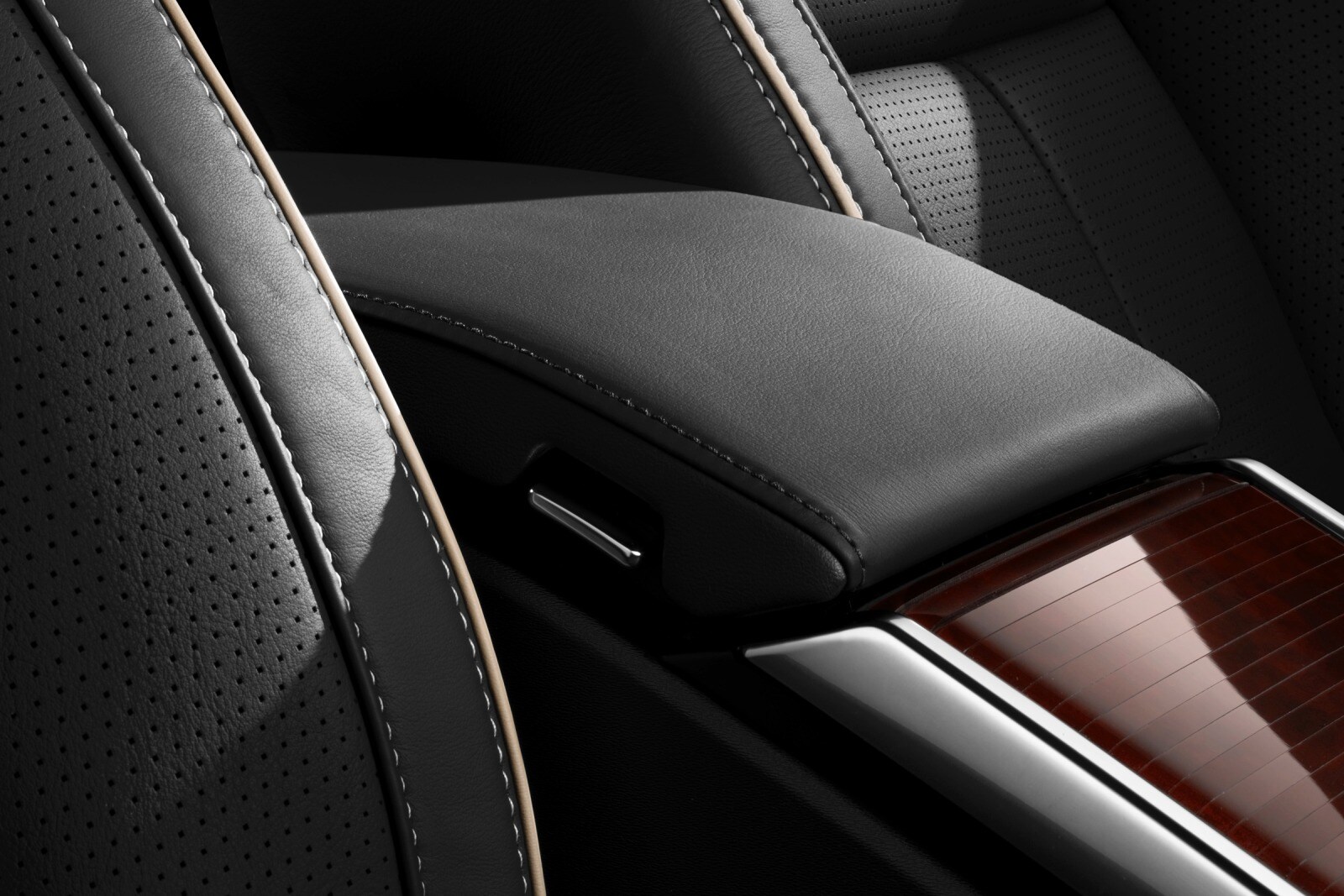 2014 Volvo S80 interior CC