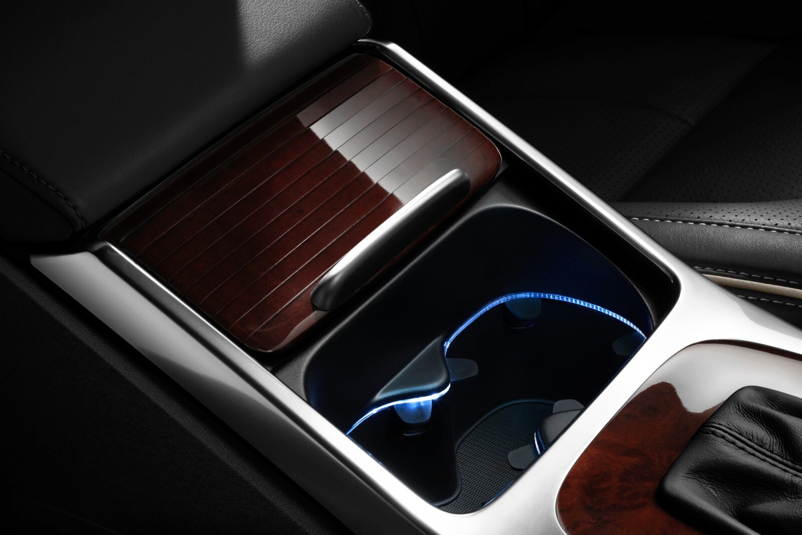 2014 Volvo S80 interior CUP