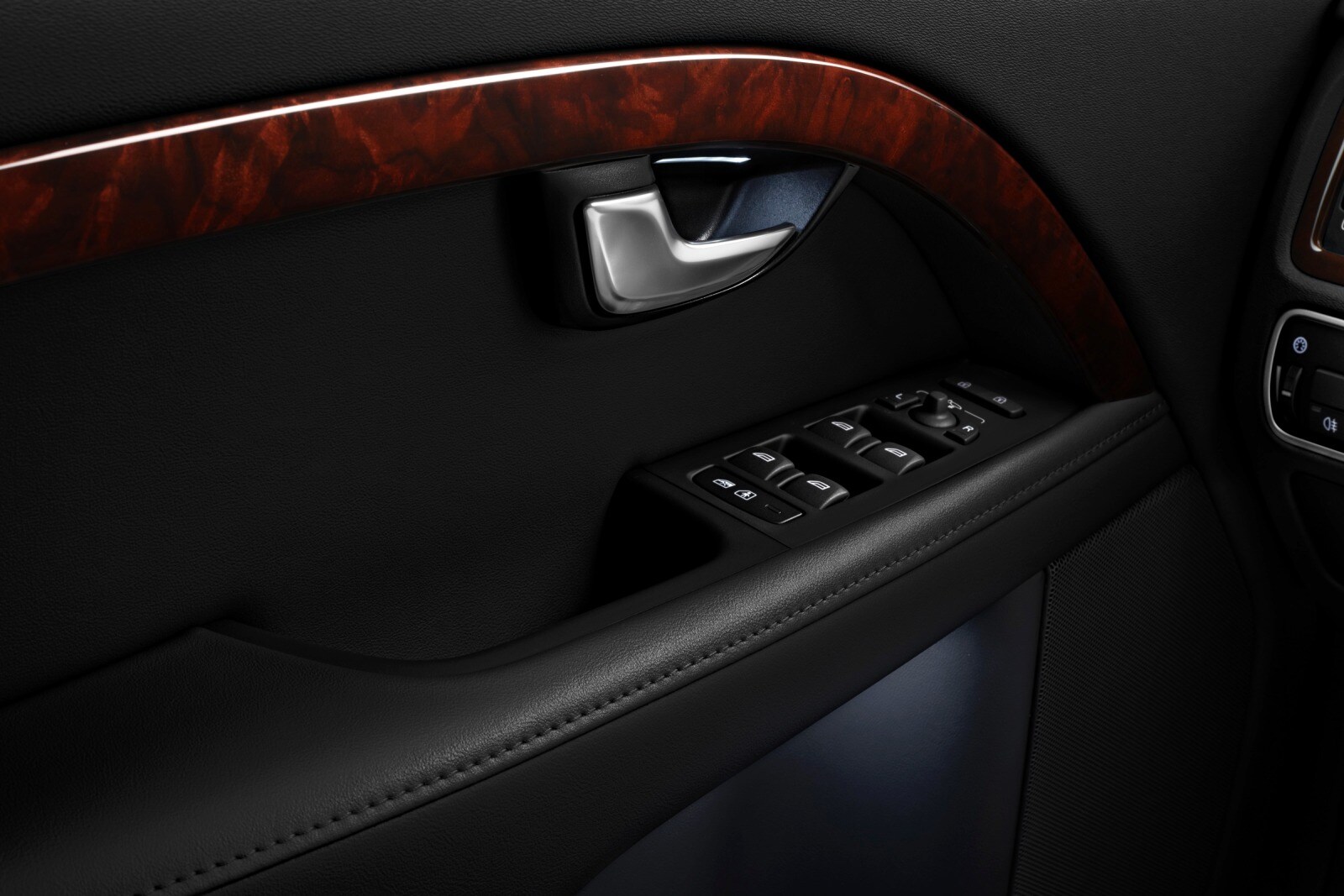 2014 Volvo S80 interior DETAIL