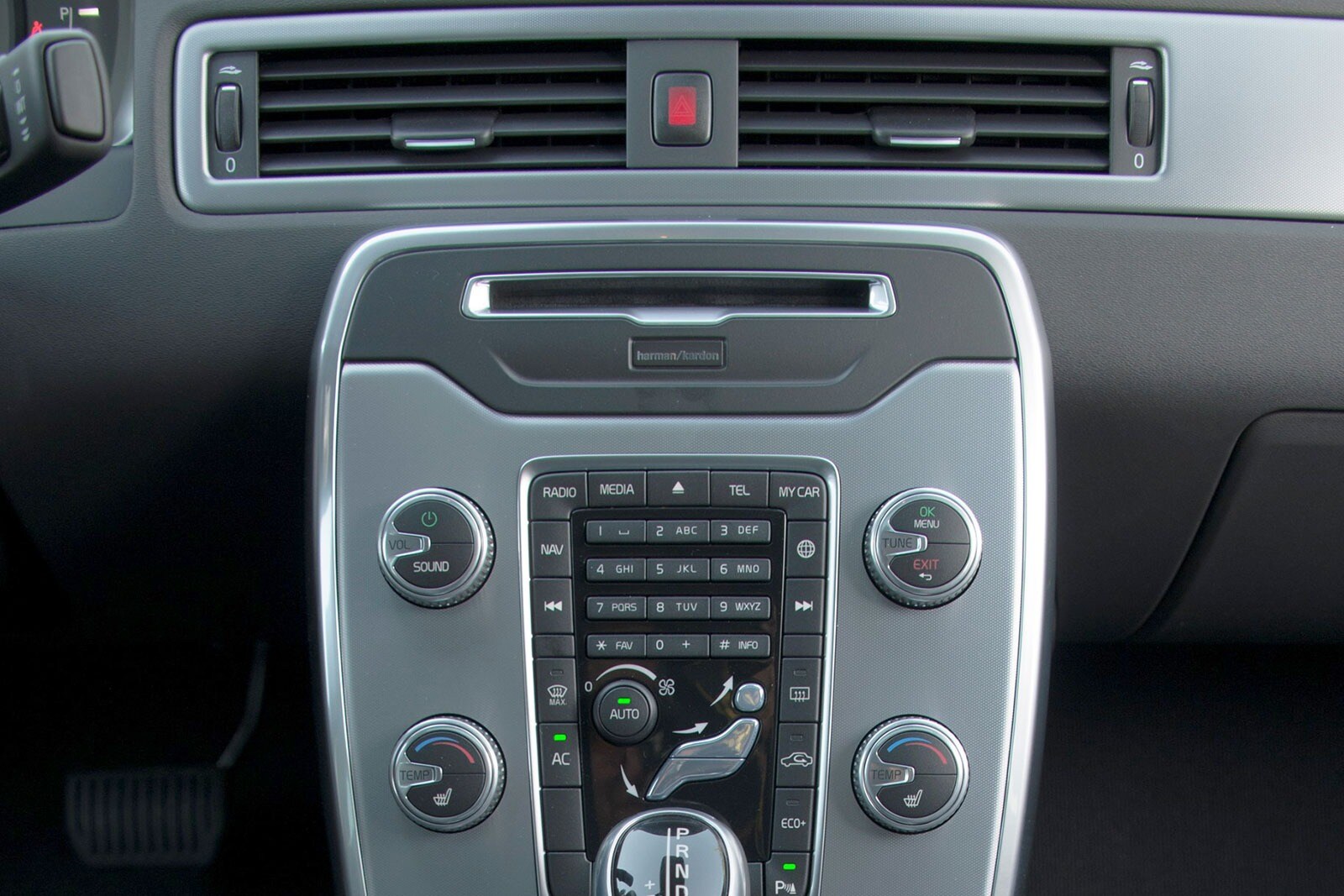 2016 Volvo S80 interior CC