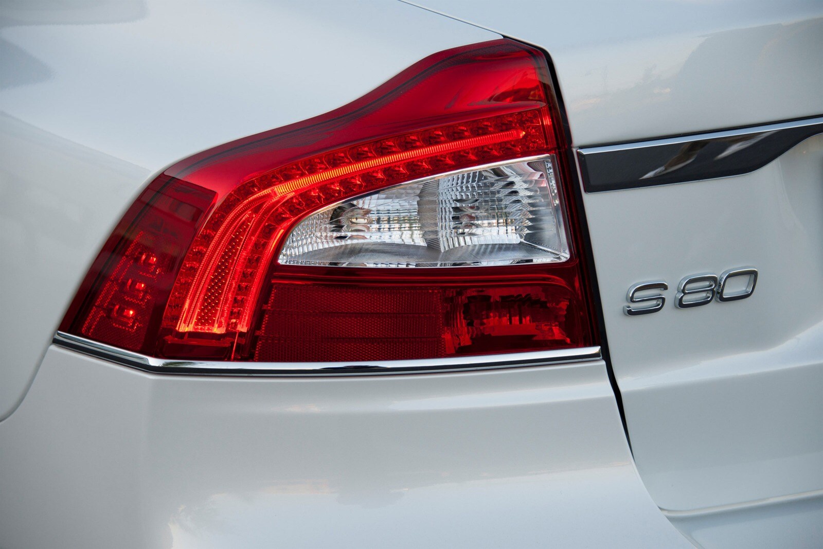 2016 Volvo S80 exterior RBDG