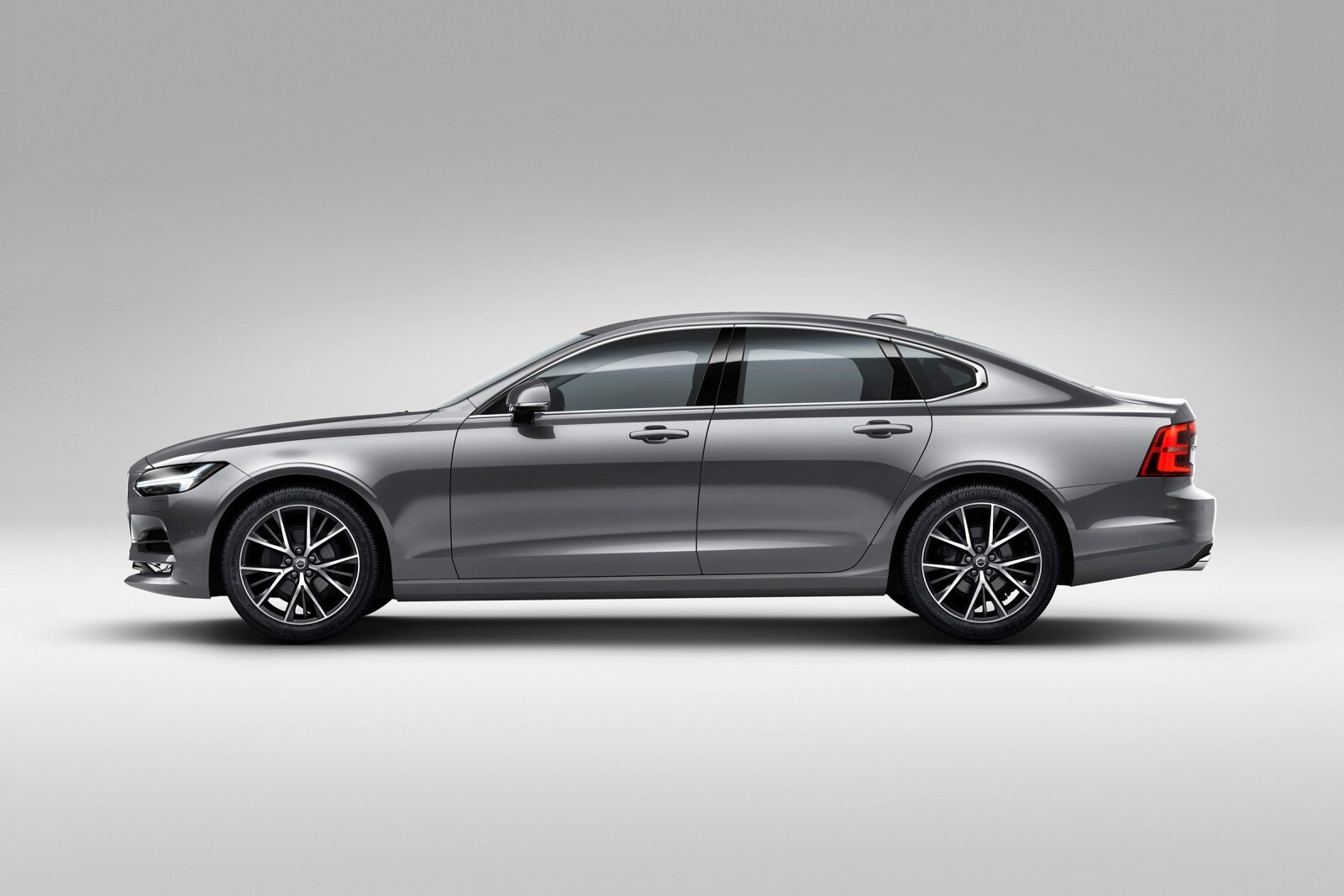 2017 Volvo S90