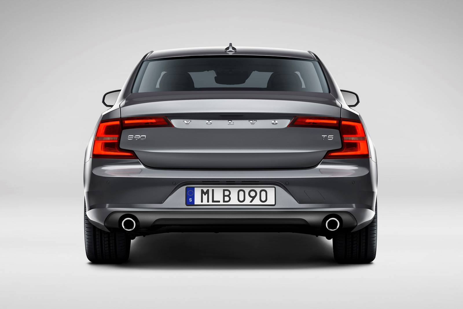 2018 Volvo S90 front safety F