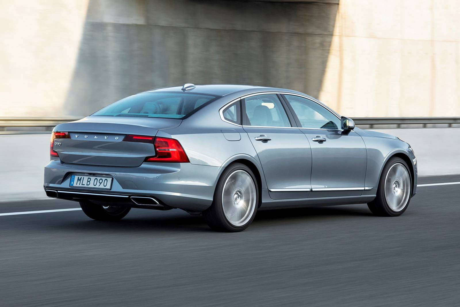 2018 Volvo S90 front safety F