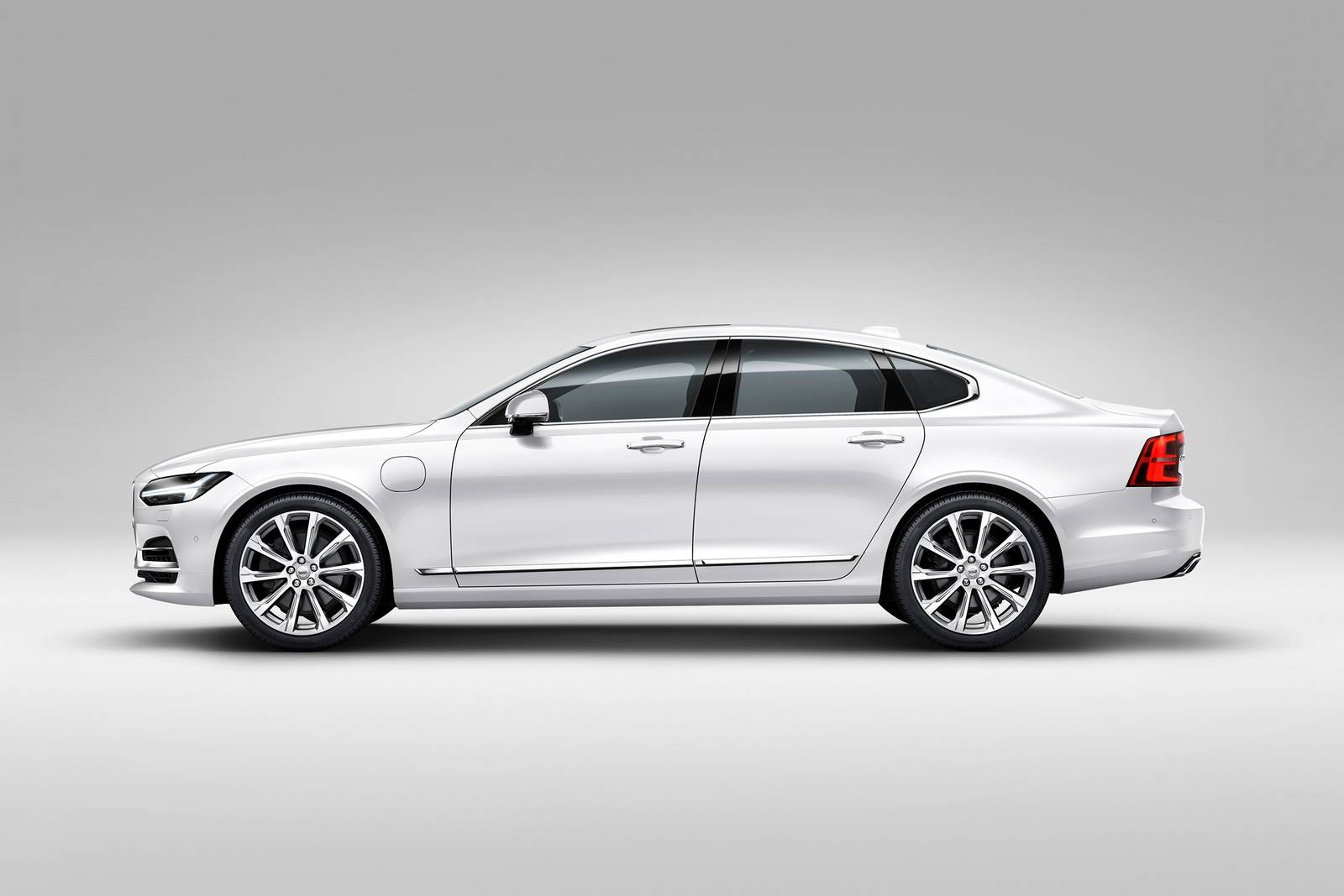 2018 Volvo S90 exterior S