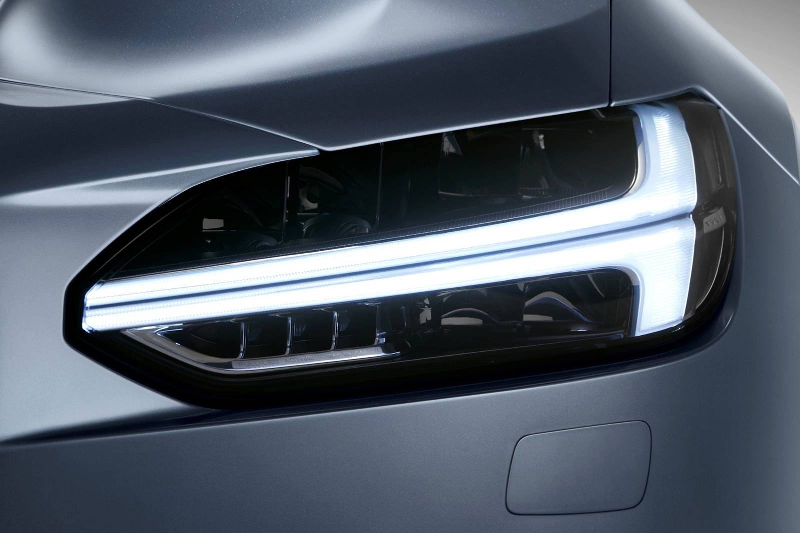 2020 Volvo S90 exterior EDETAIL