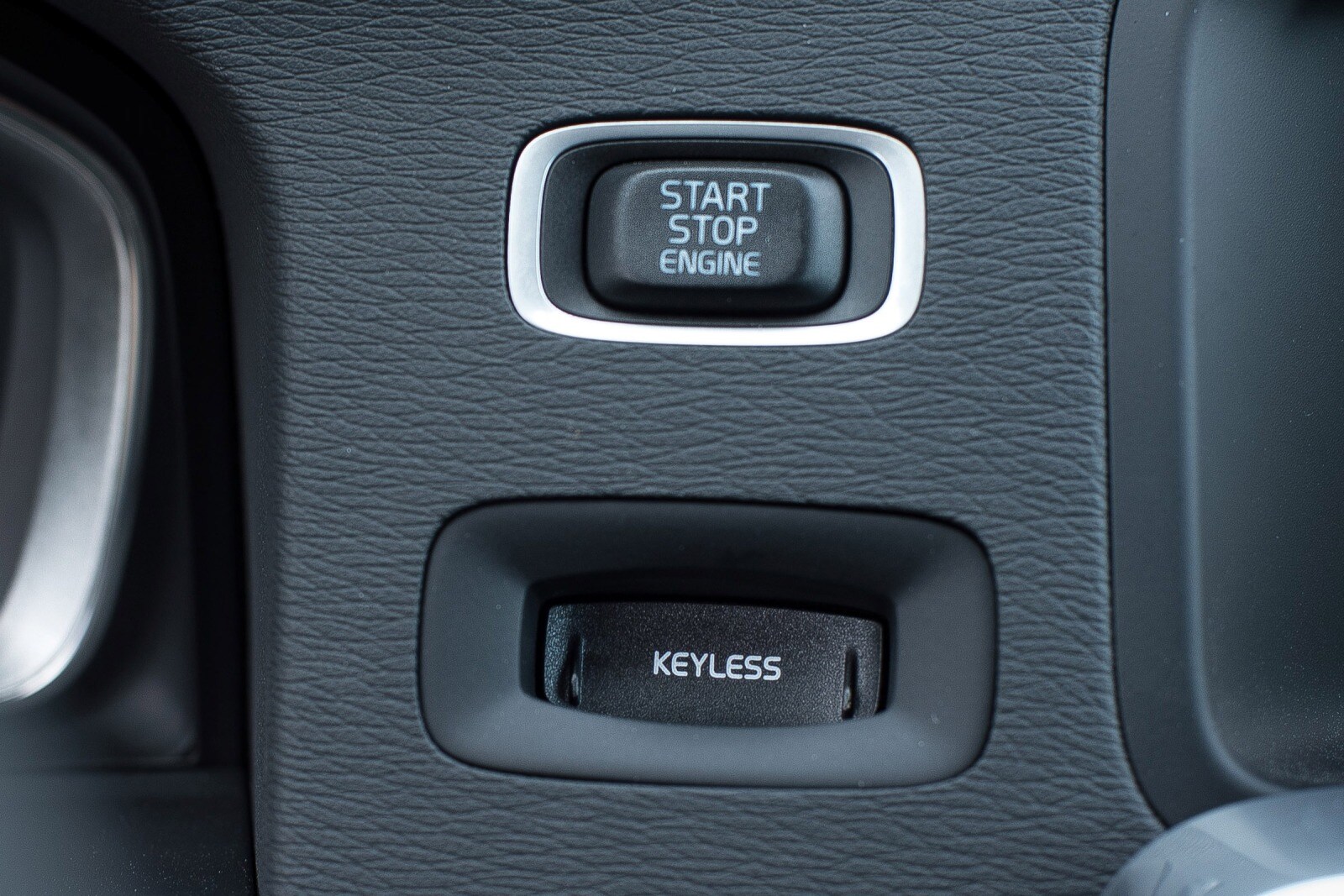 2016 Volvo V60 interior DETAIL