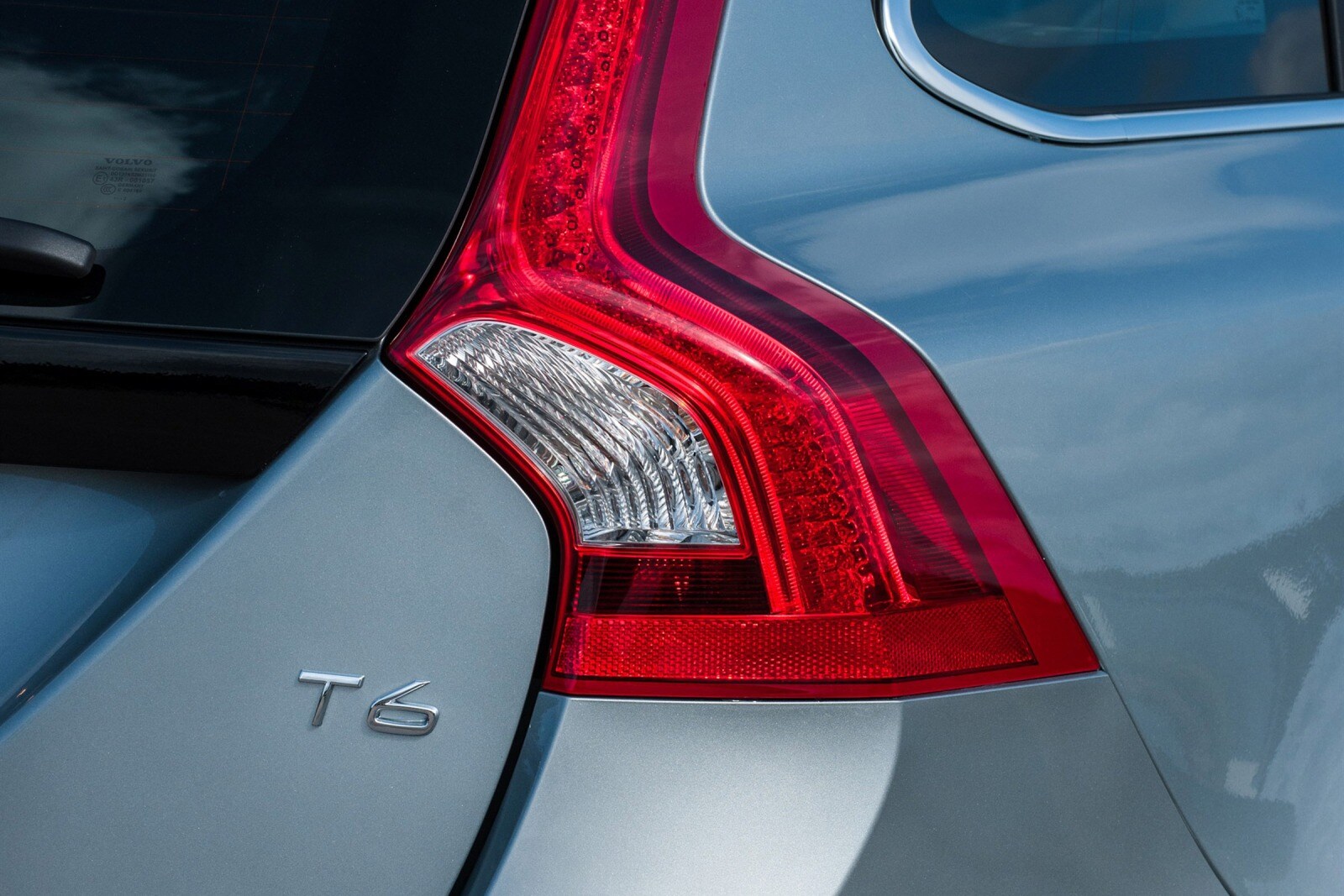 2016 Volvo V60 — OEM photo 3