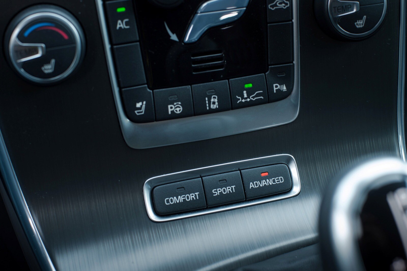 2017 Volvo V60 interior AUXCTRL