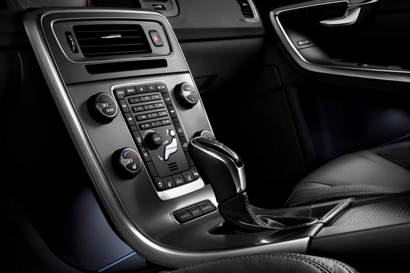 2017 Volvo V60 interior CC