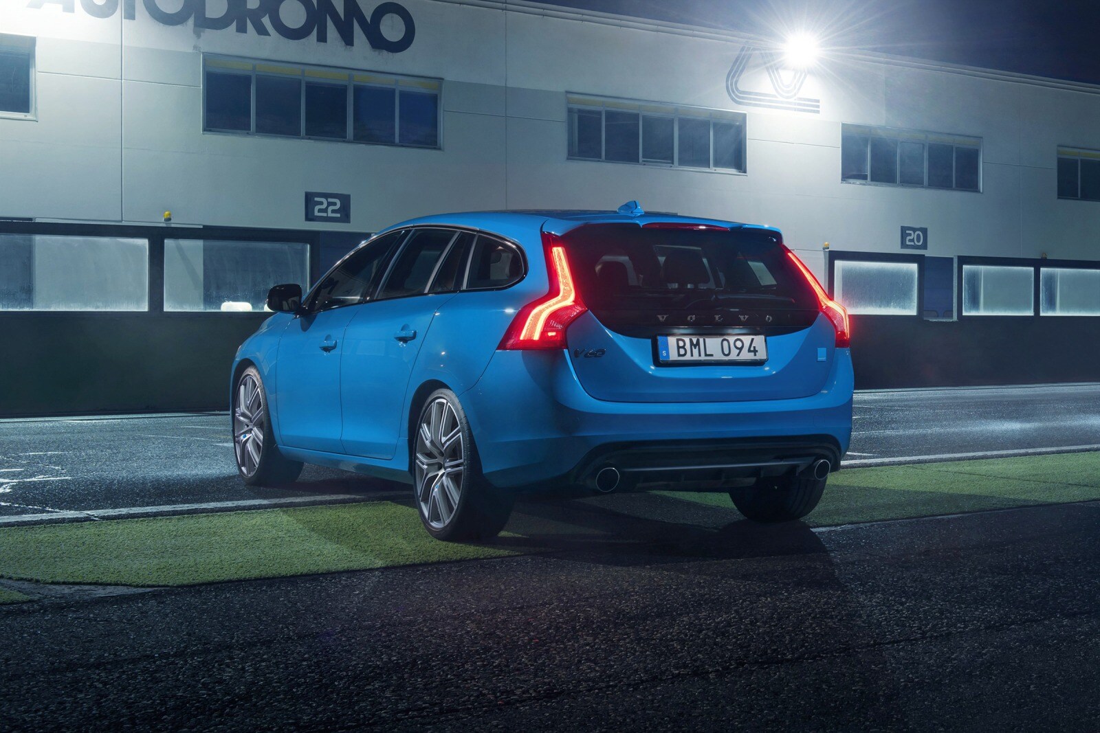 2018 Volvo V60 front safety FQ