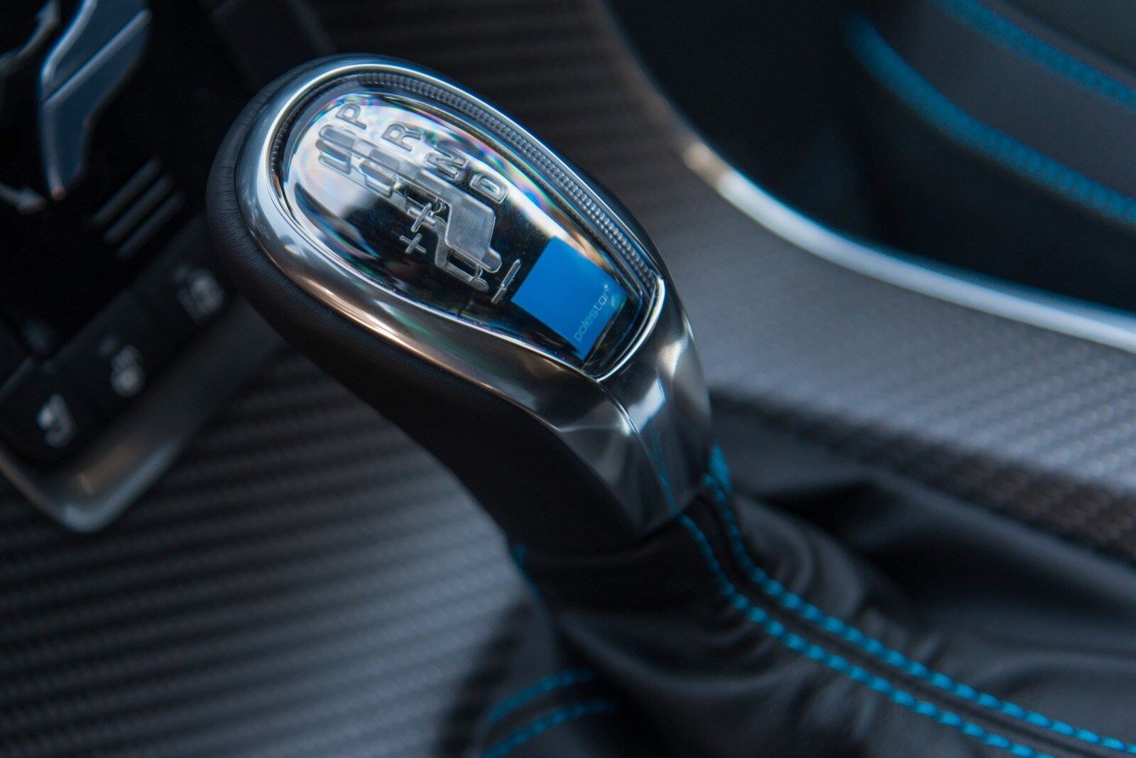 2018 Volvo V60 interior SHF