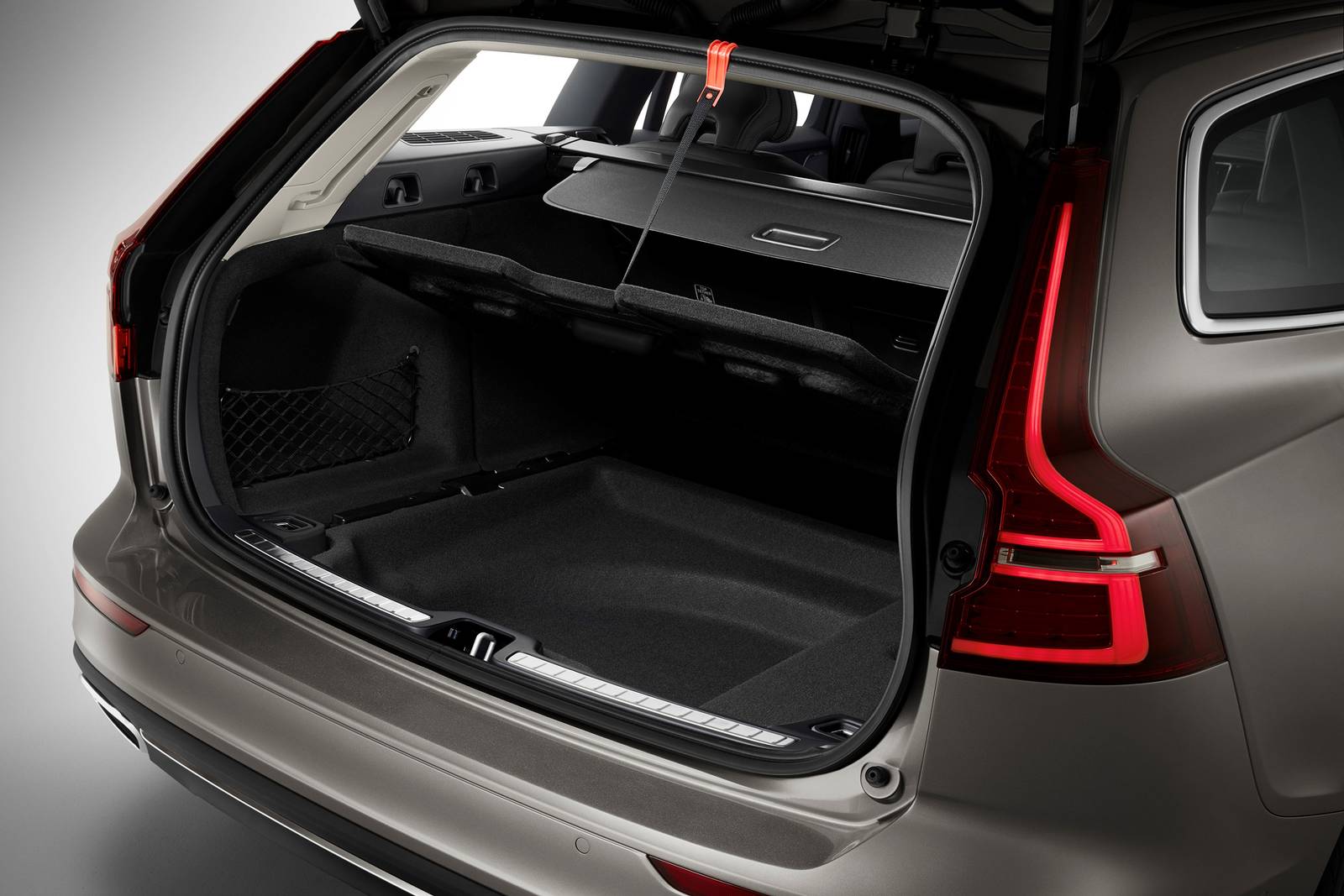 2019 Volvo V60 interior CARGO