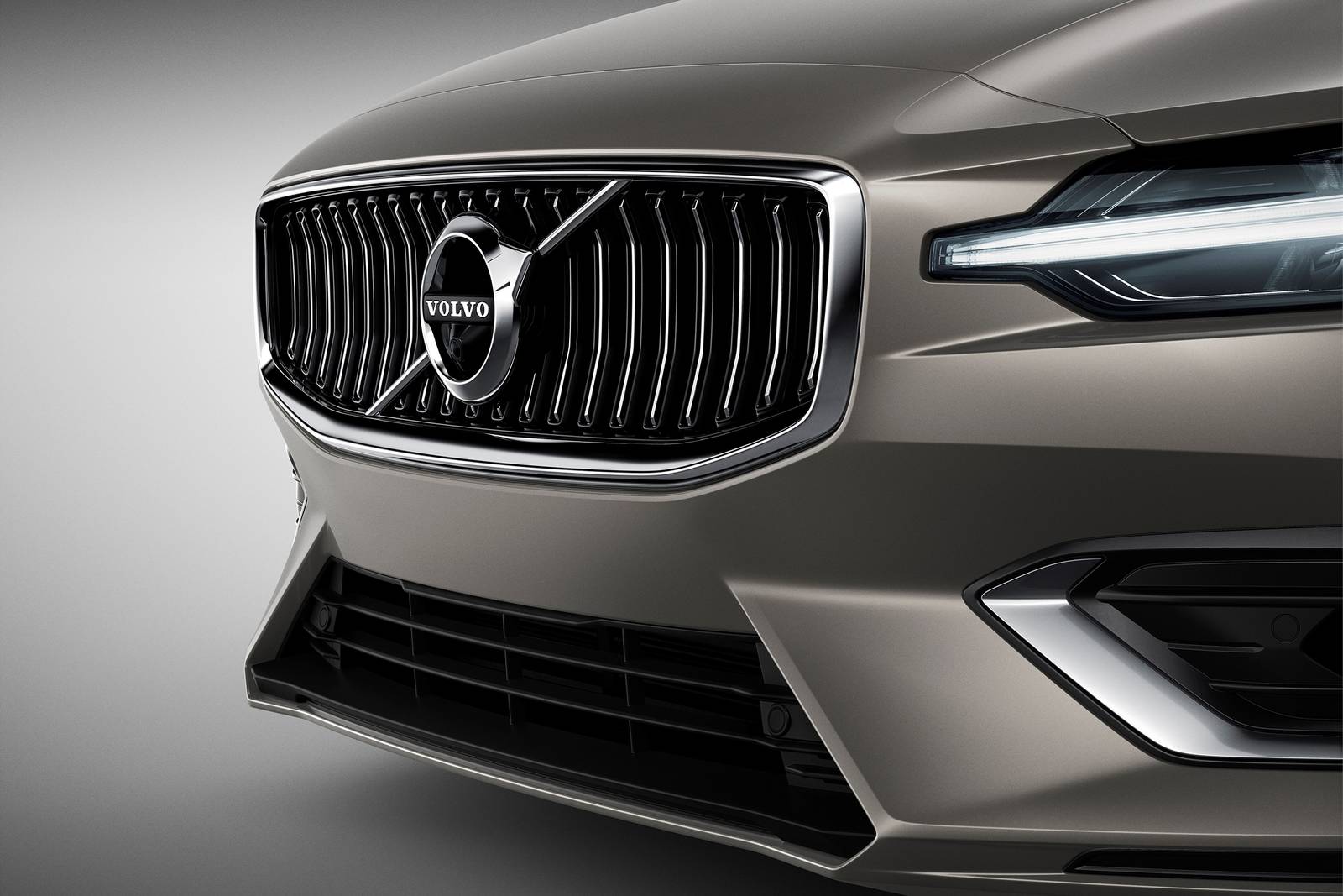2019 Volvo V60 — OEM photo 3