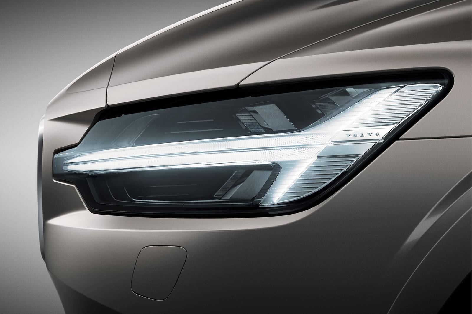 2021 Volvo V60 — OEM photo 4