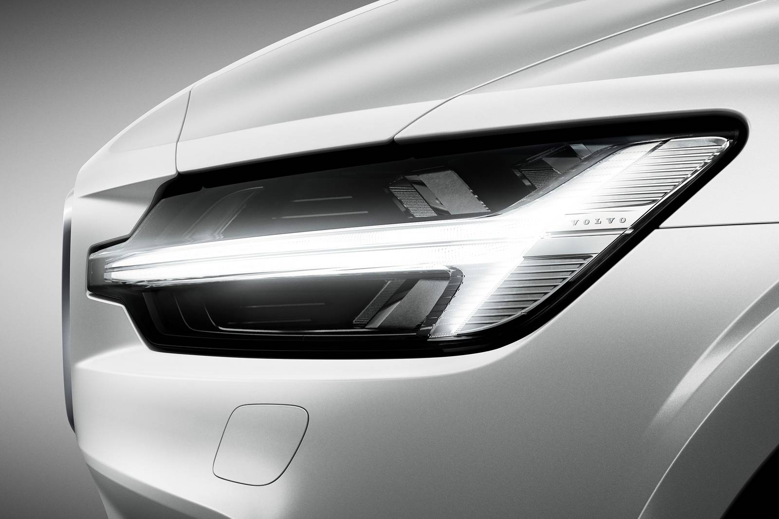 2022 Volvo V60 exterior EDETAIL