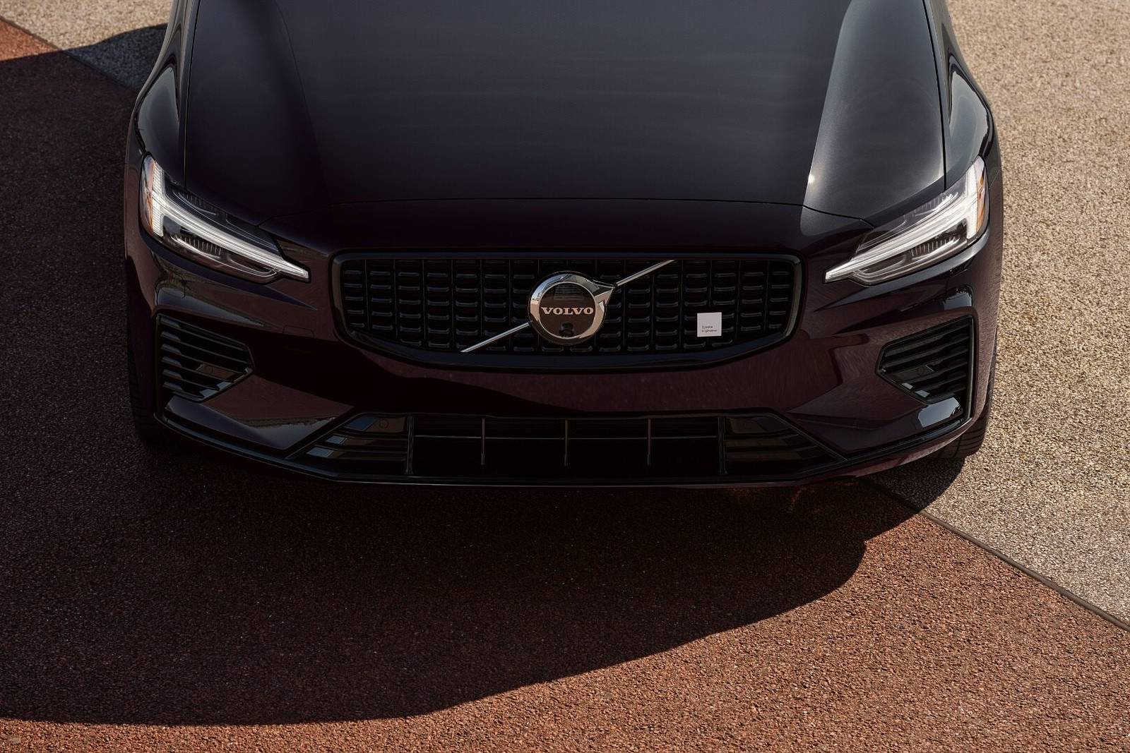 2025 Volvo V60 exterior EDETAIL