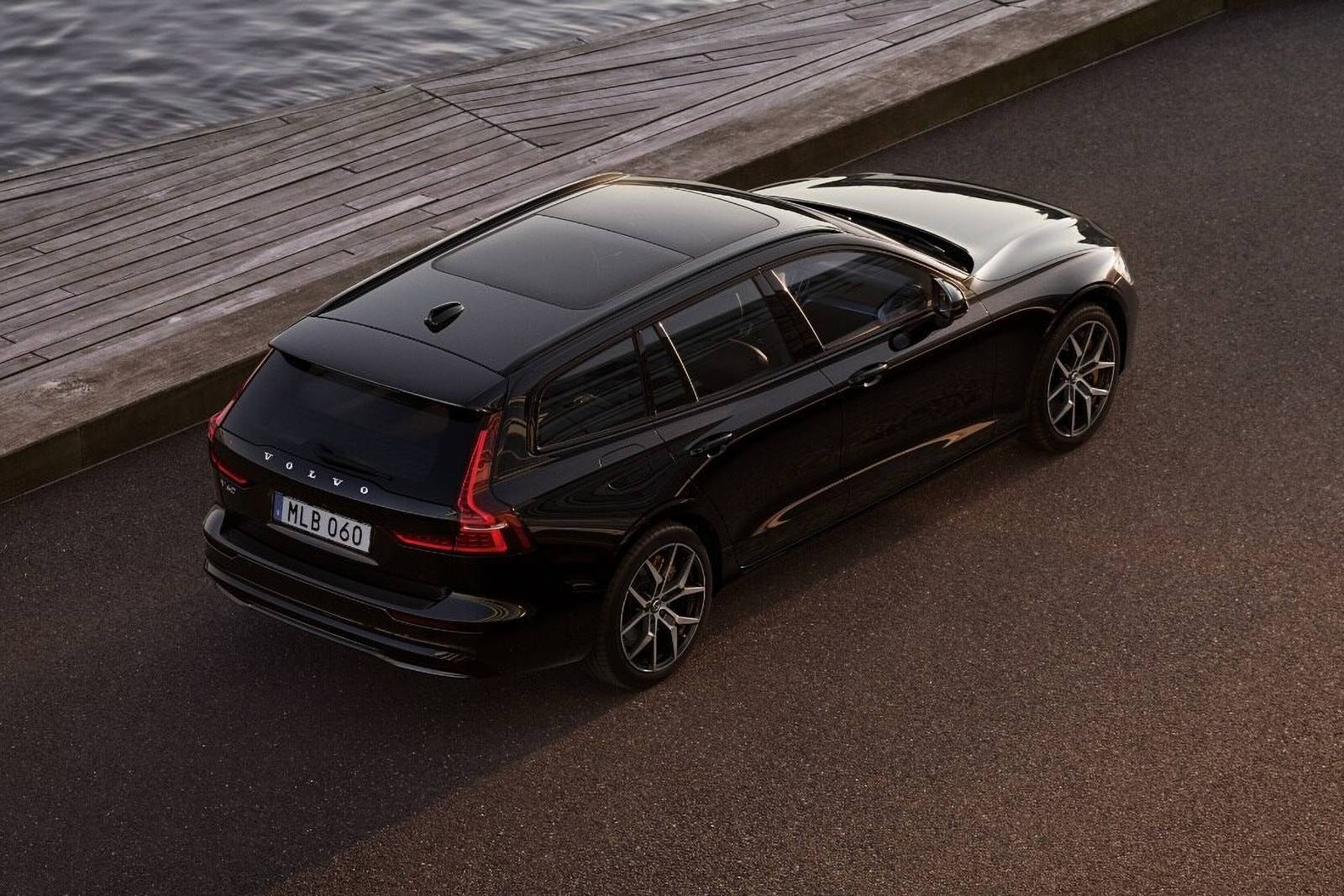 2025 Volvo V60 exterior F