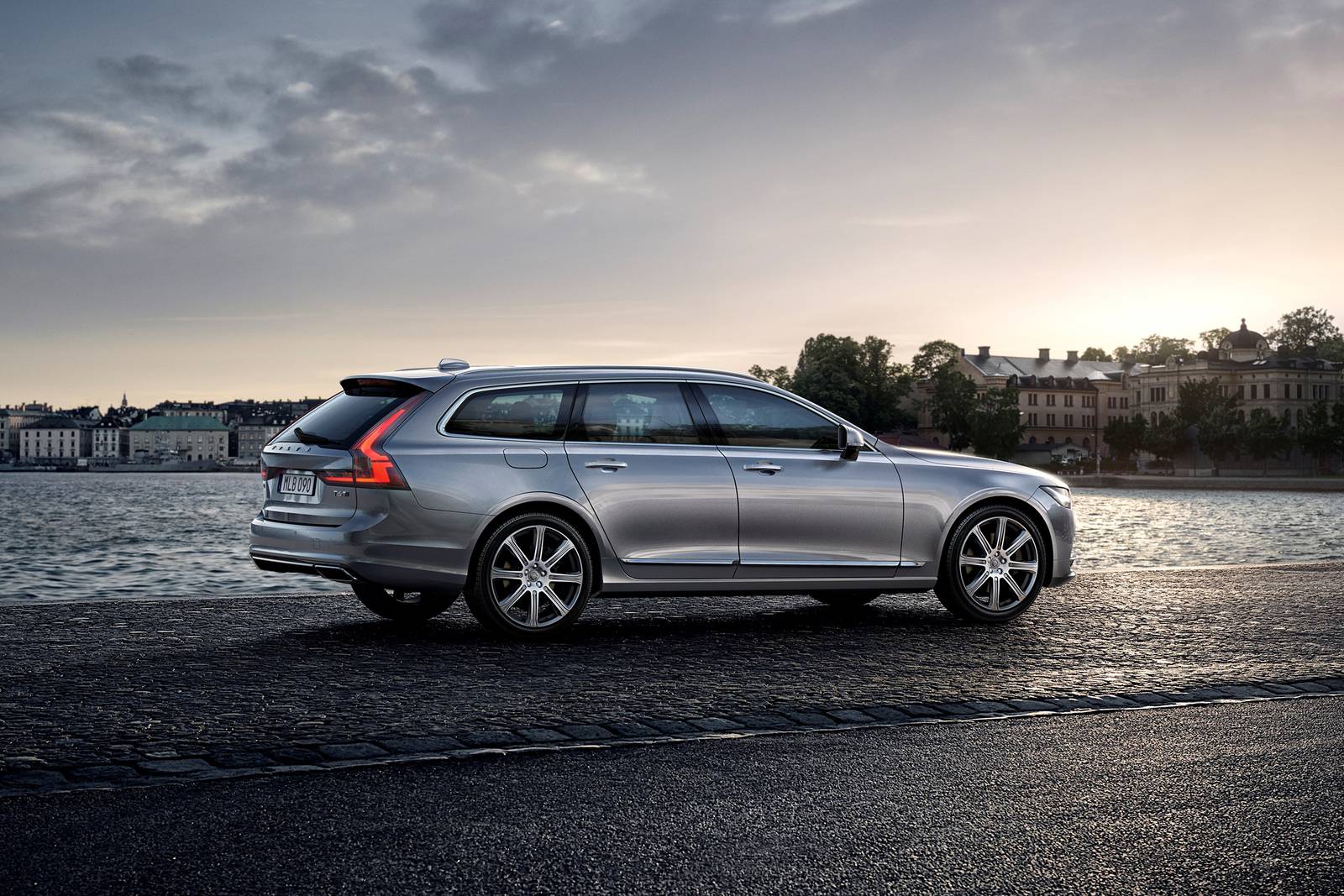 2018 Volvo V90 exterior F