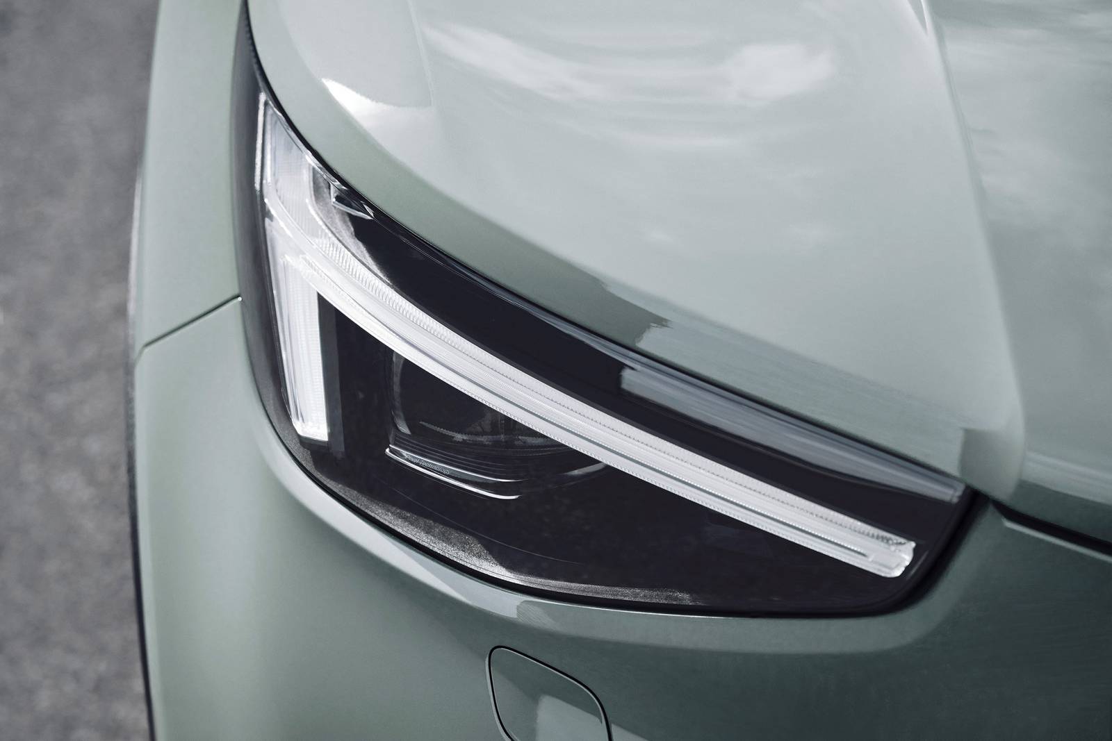 2024 Volvo XC40 front safety EDETAIL