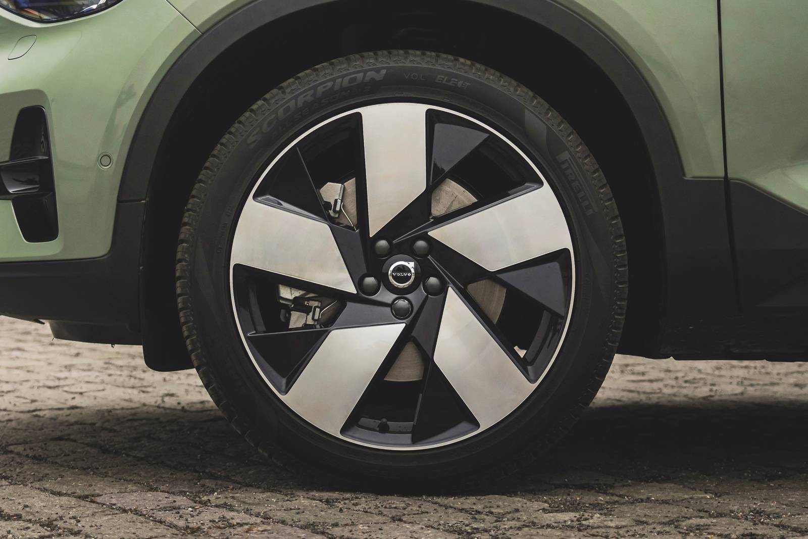 2024 Volvo Xc40 exterior W