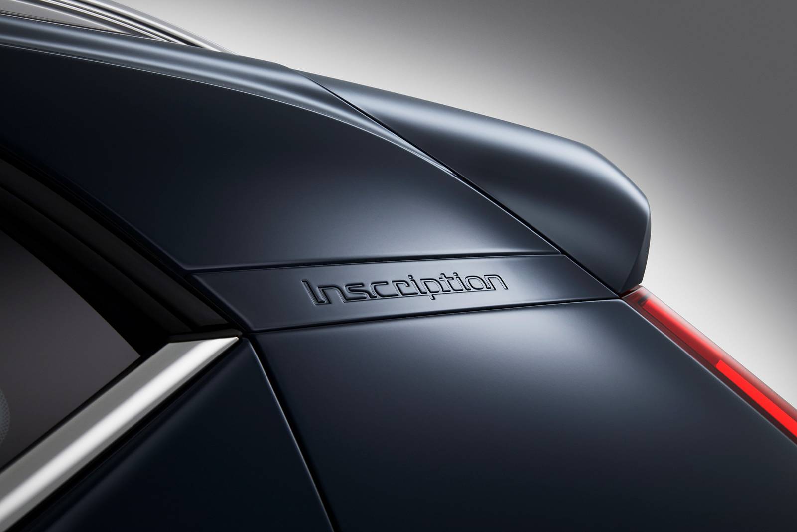 2019 Volvo XC40 front safety EDETAIL