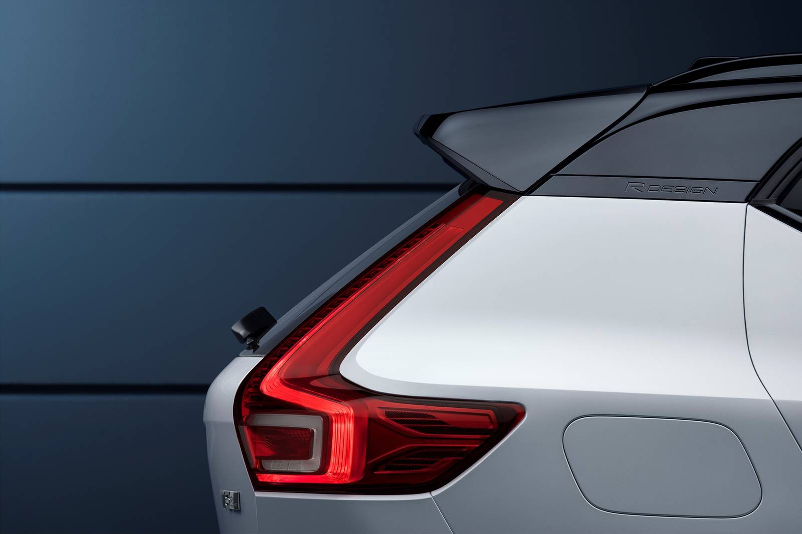 2019 Volvo XC40 front safety EDETAIL