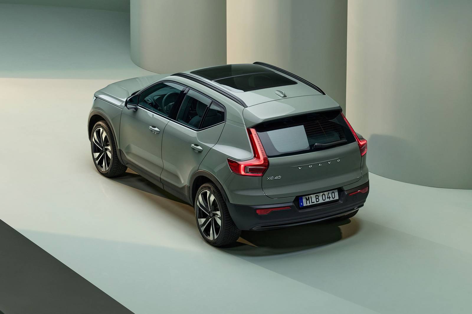 2024 Volvo Xc40 exterior FQ