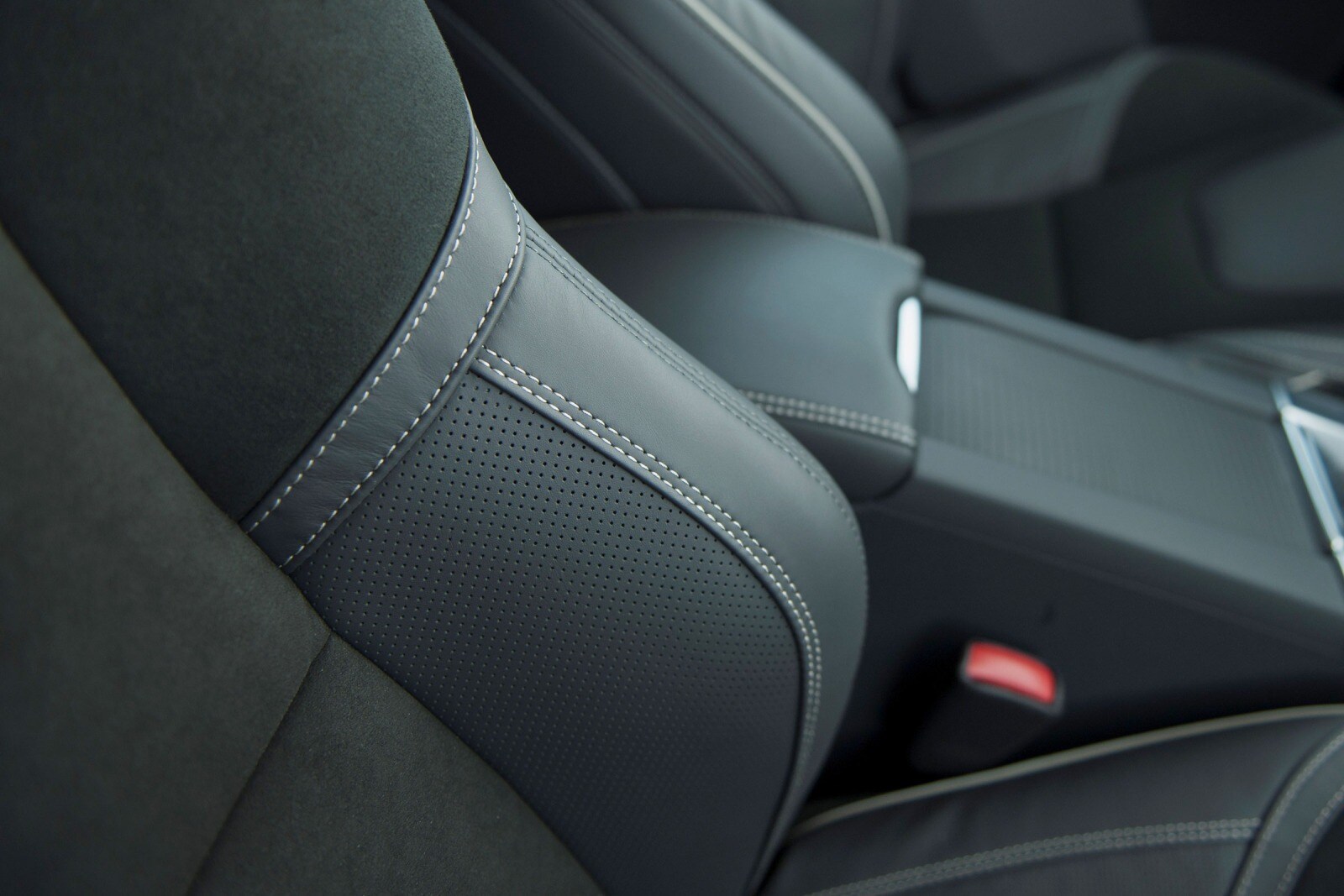 2016 Volvo XC60 front safety DETAIL