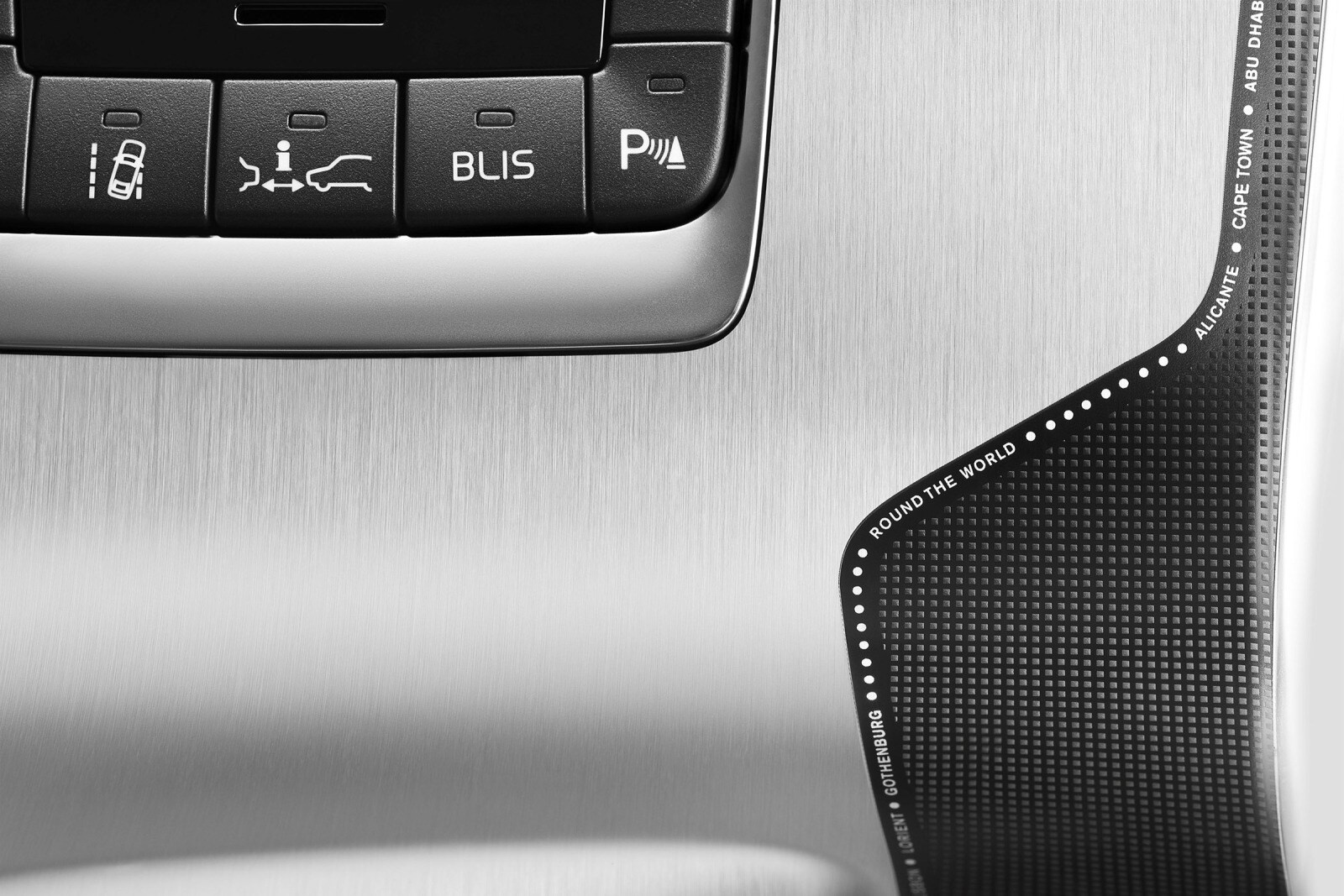 2017 Volvo XC60 front safety DETAIL