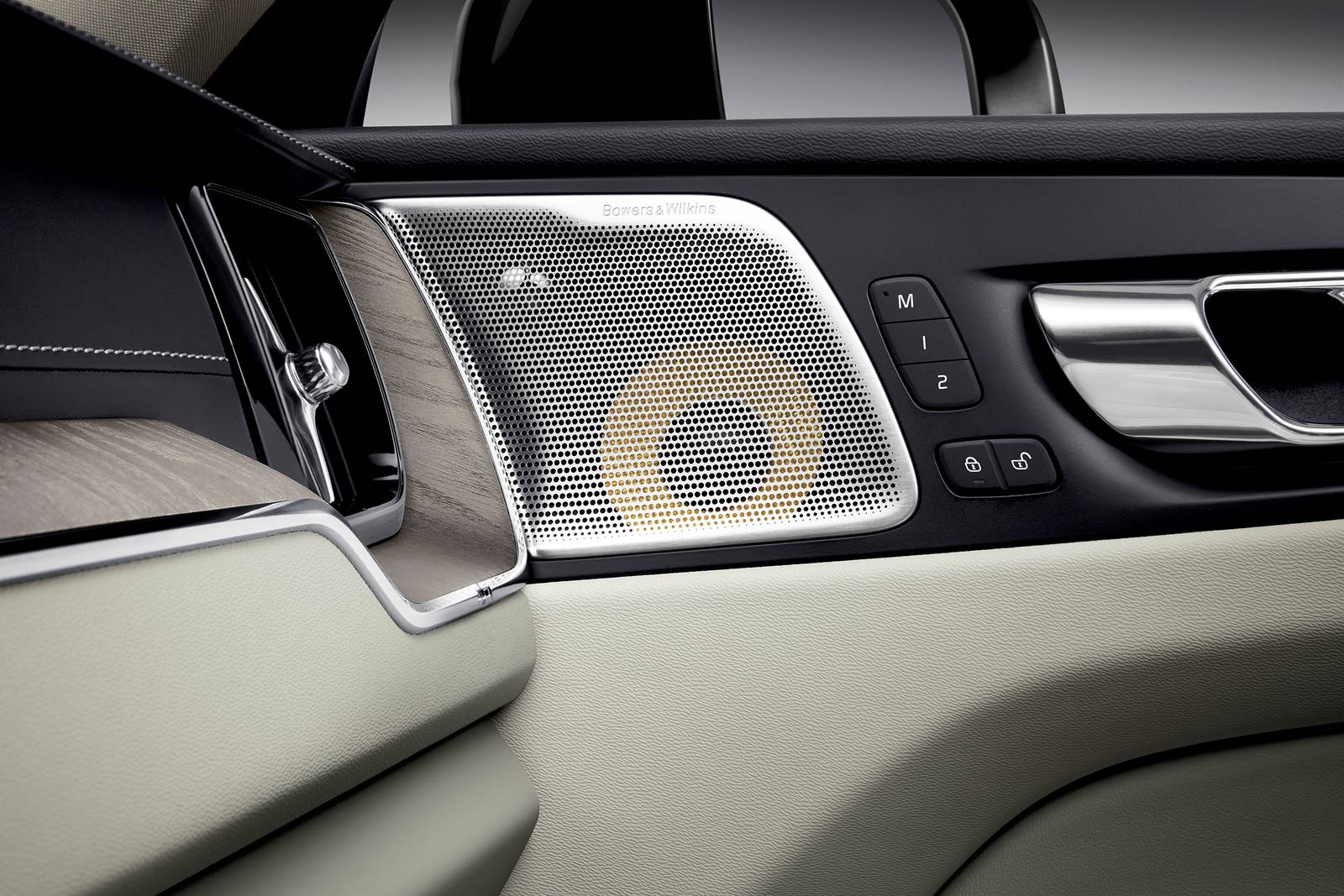 2018 Volvo XC60 front safety DETAIL